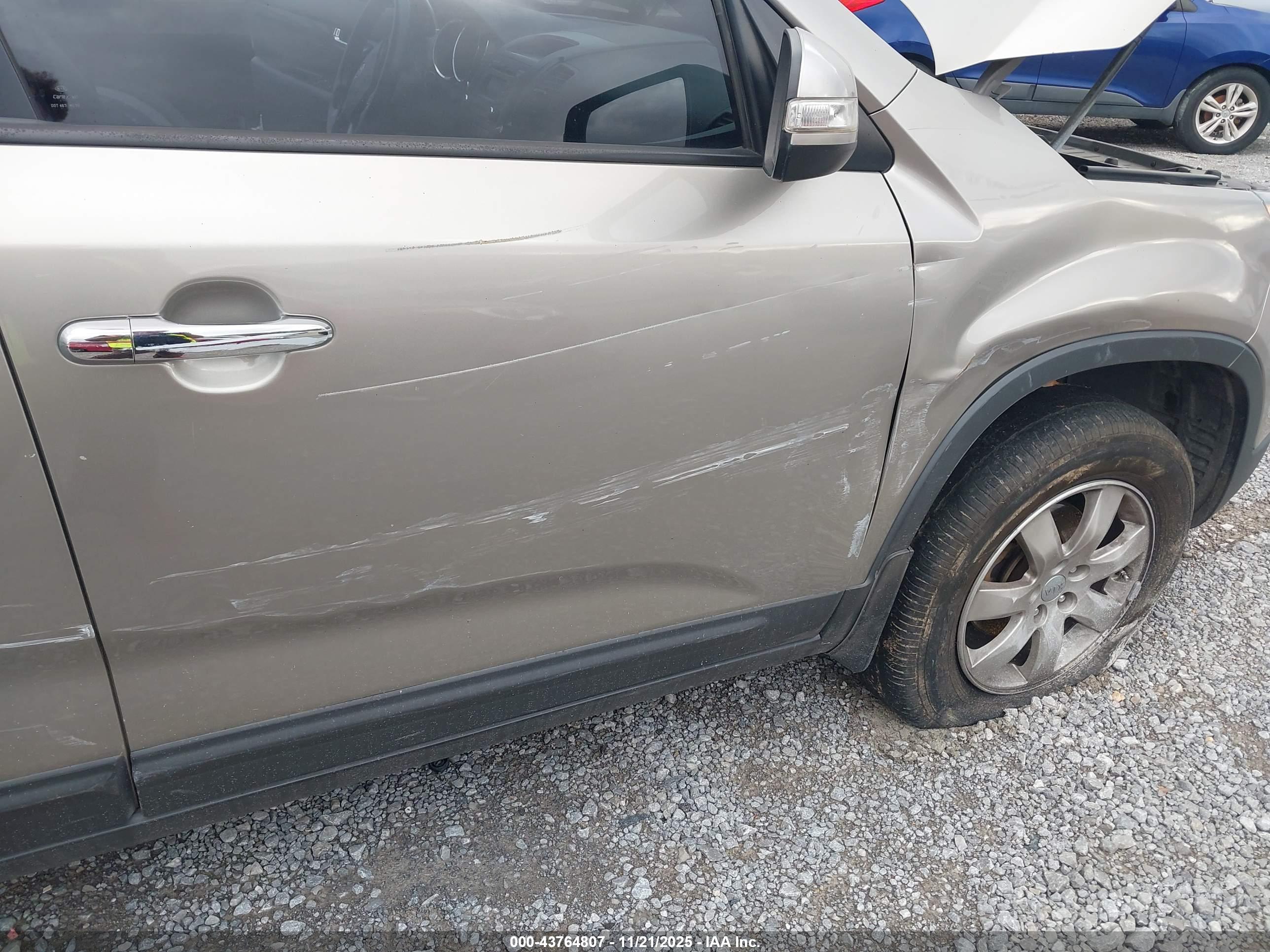 KIA SORENTO image 6