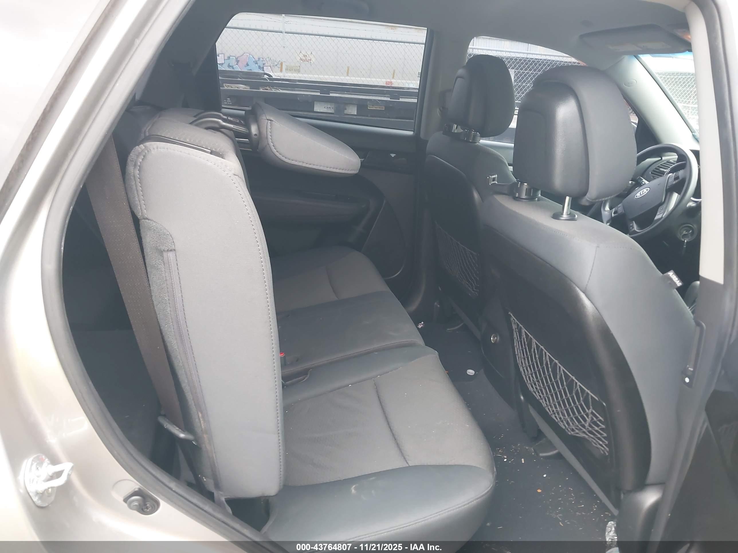 KIA SORENTO image 8