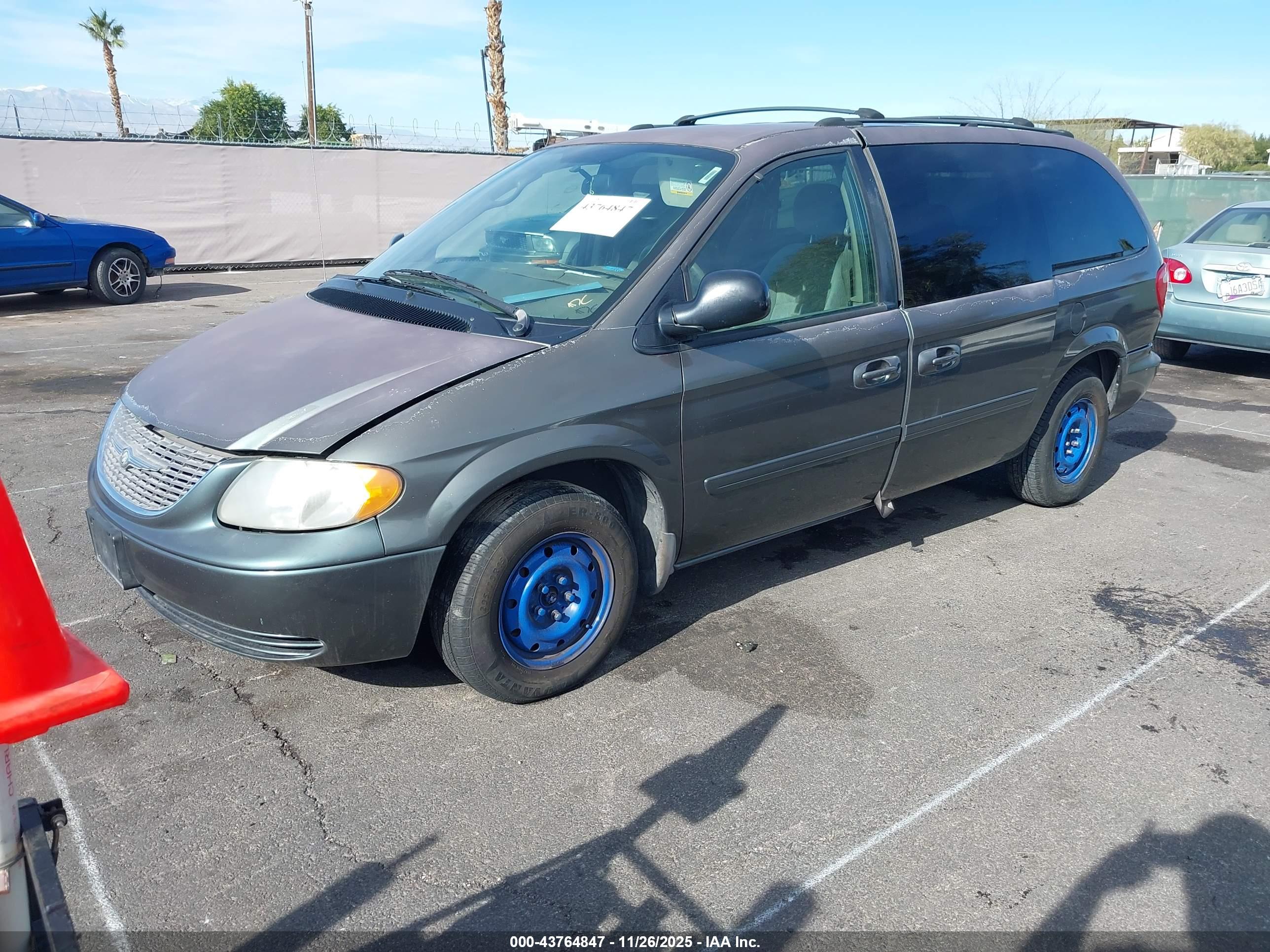 CHRYSLER TOWN image 2