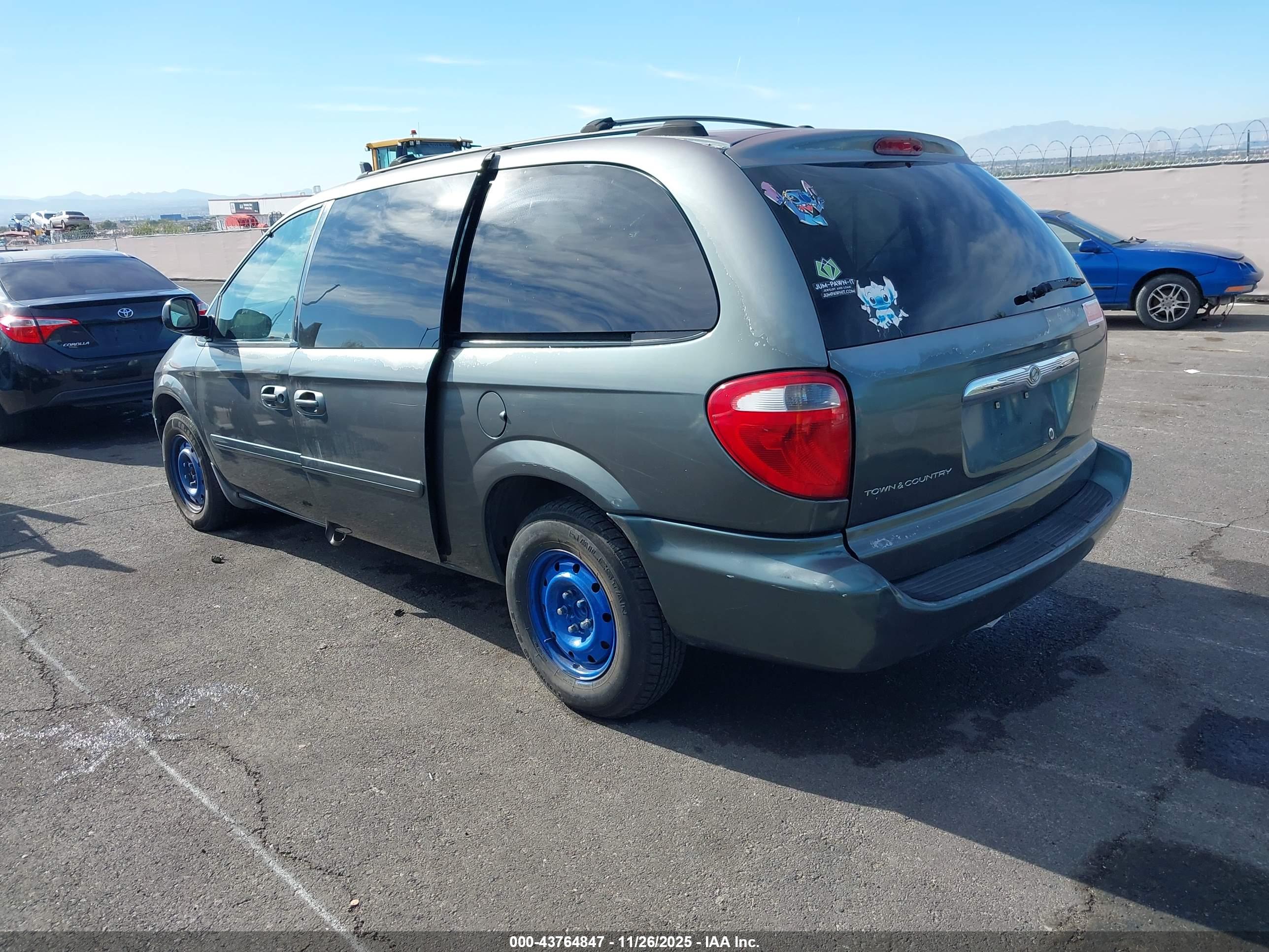 CHRYSLER TOWN image 3