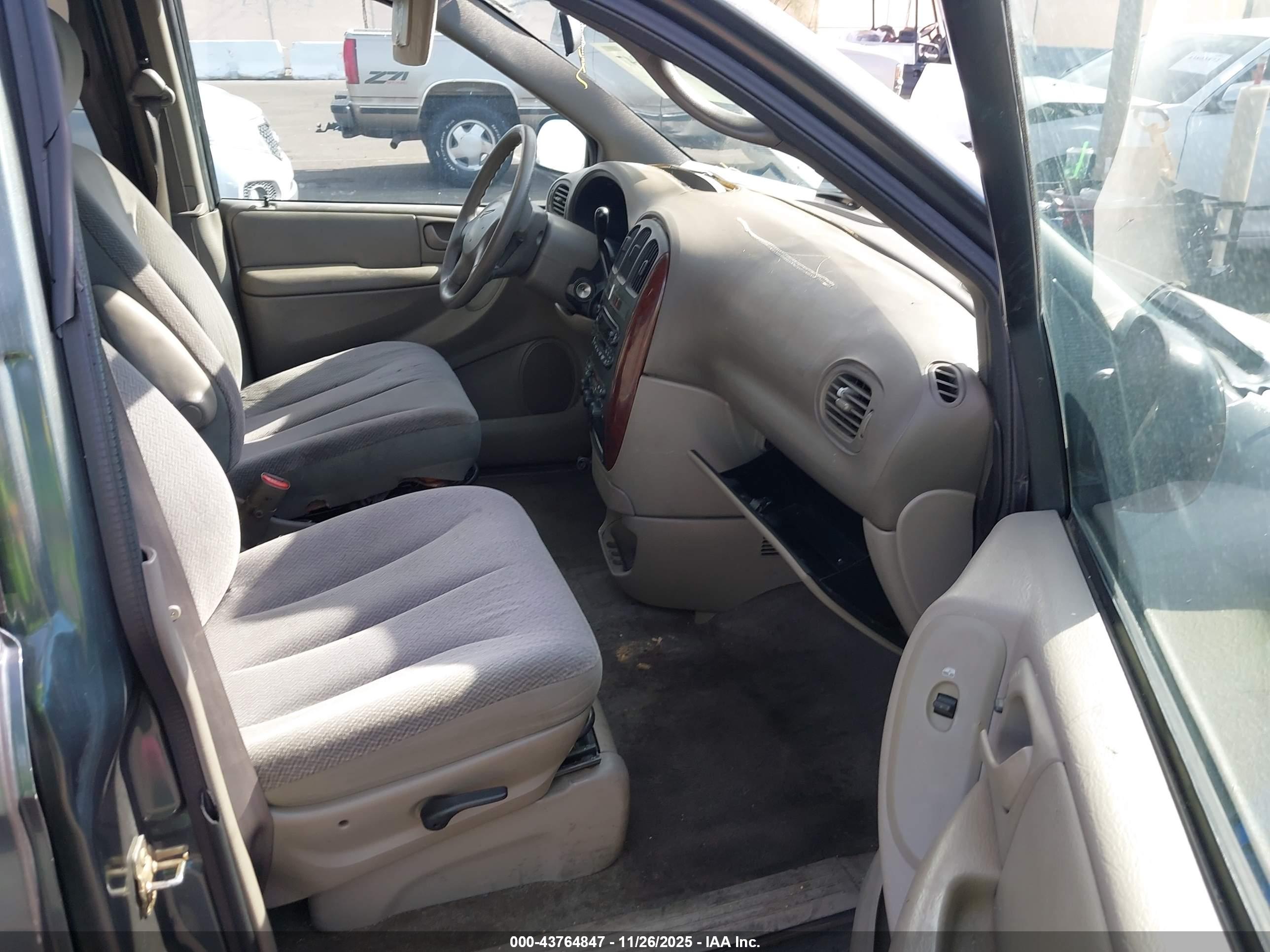 CHRYSLER TOWN image 5