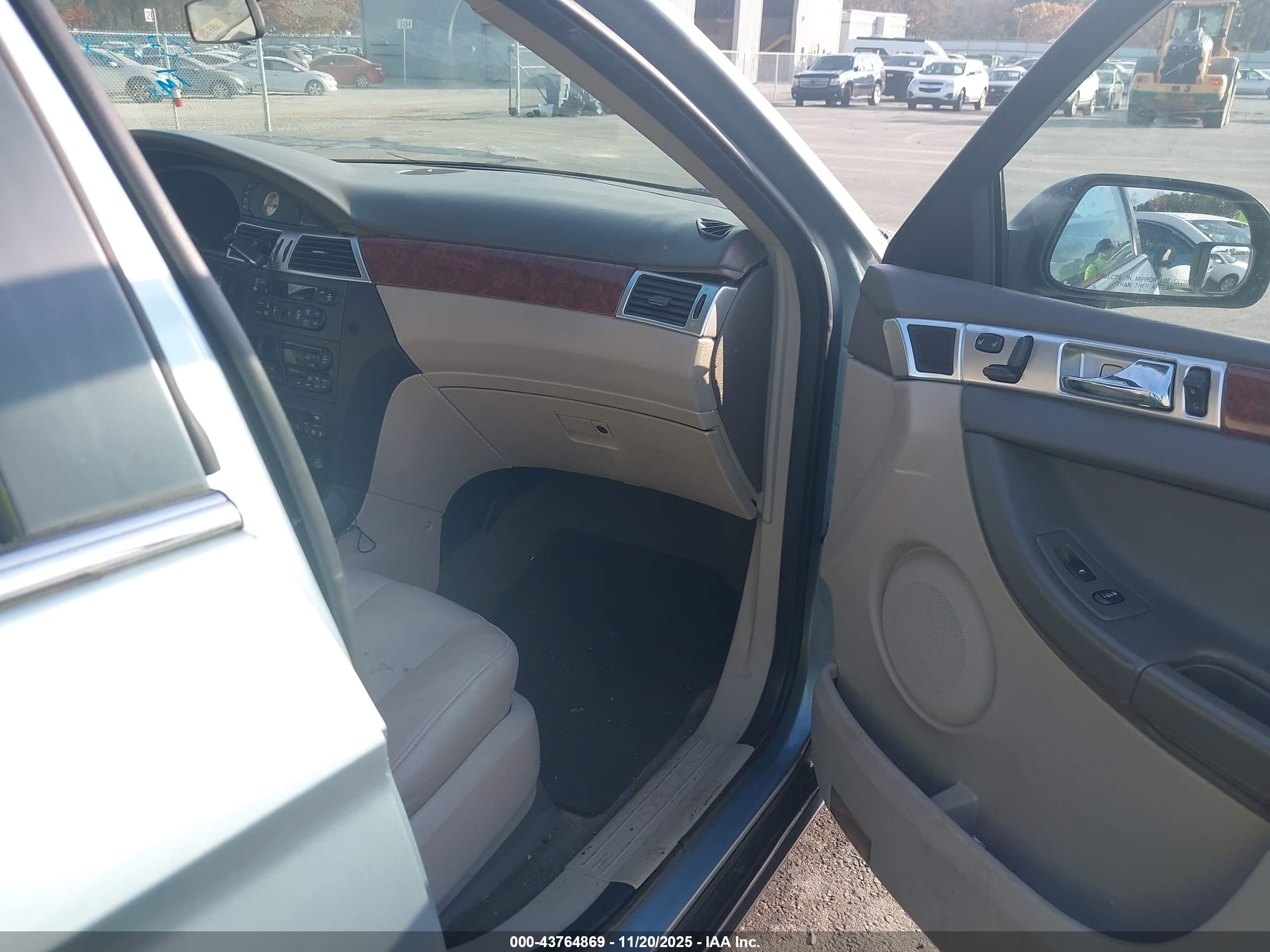 CHRYSLER PACIFICA image 5