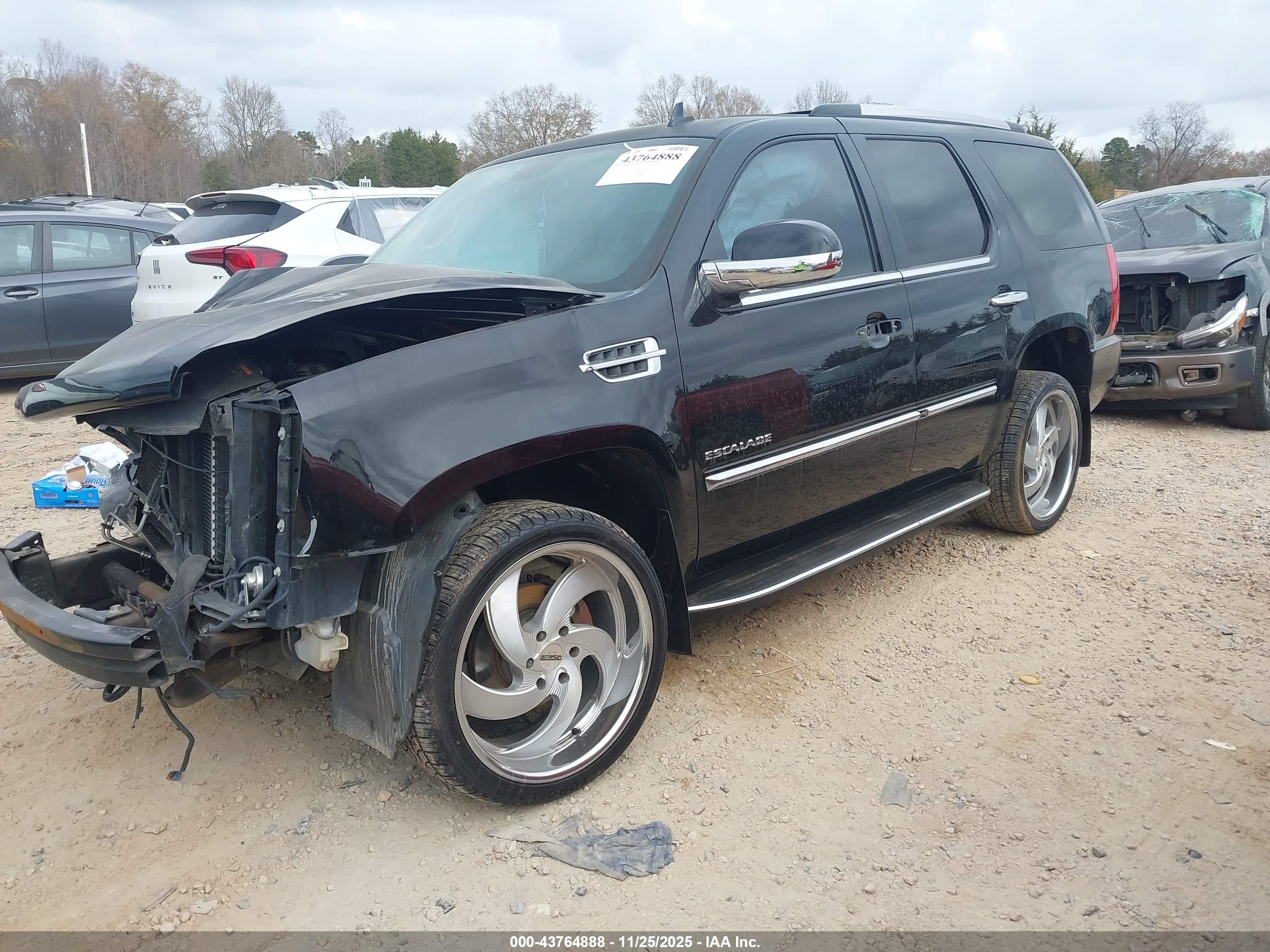CADILLAC ESCALADE image 2