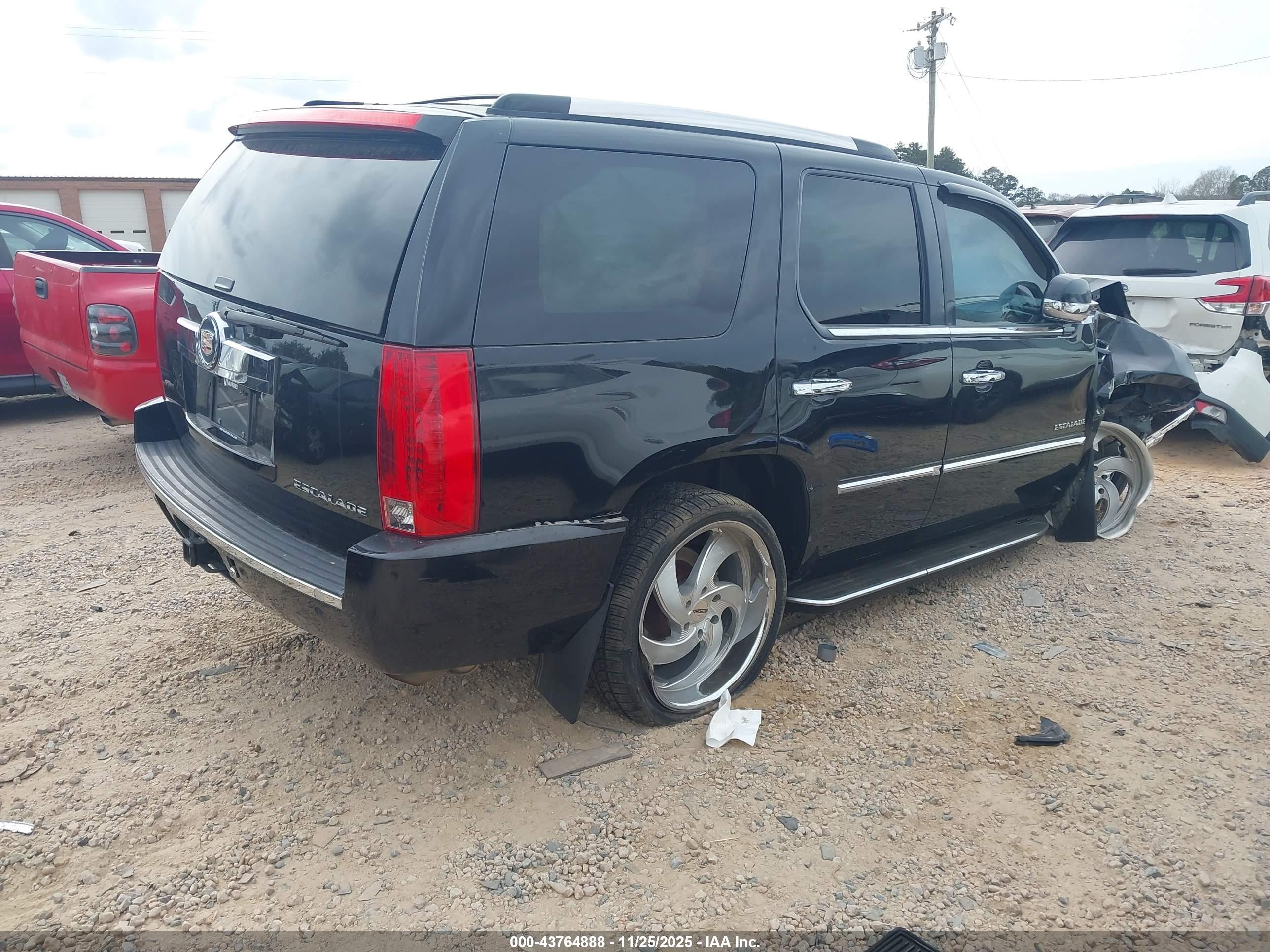 CADILLAC ESCALADE image 4