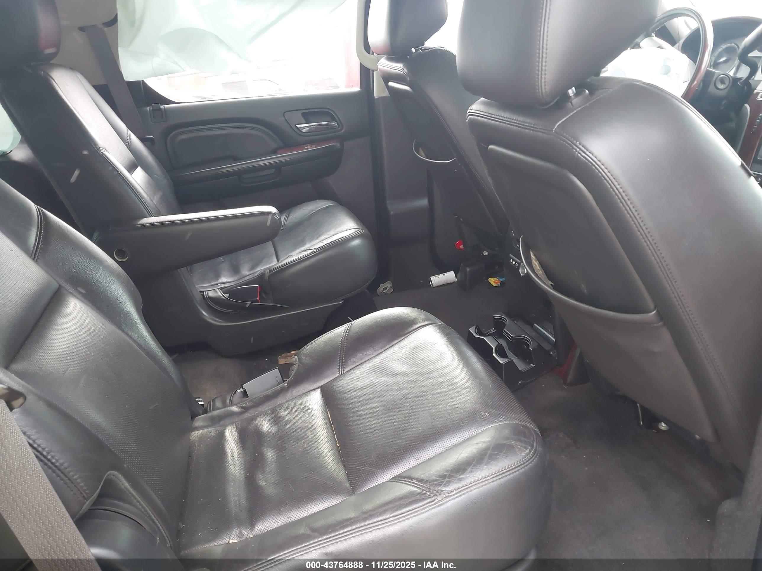 CADILLAC ESCALADE image 8