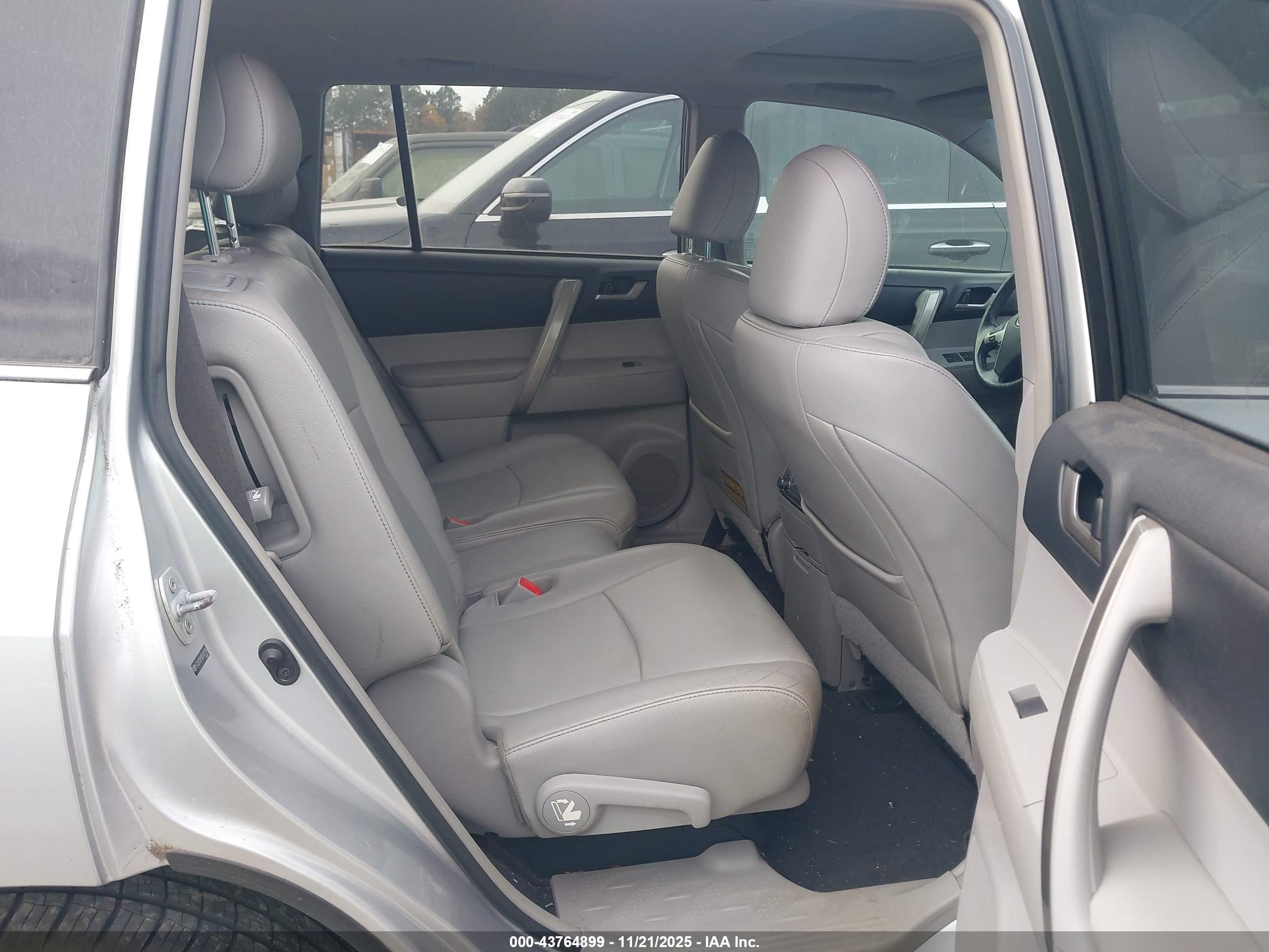 TOYOTA HIGHLANDER image 8