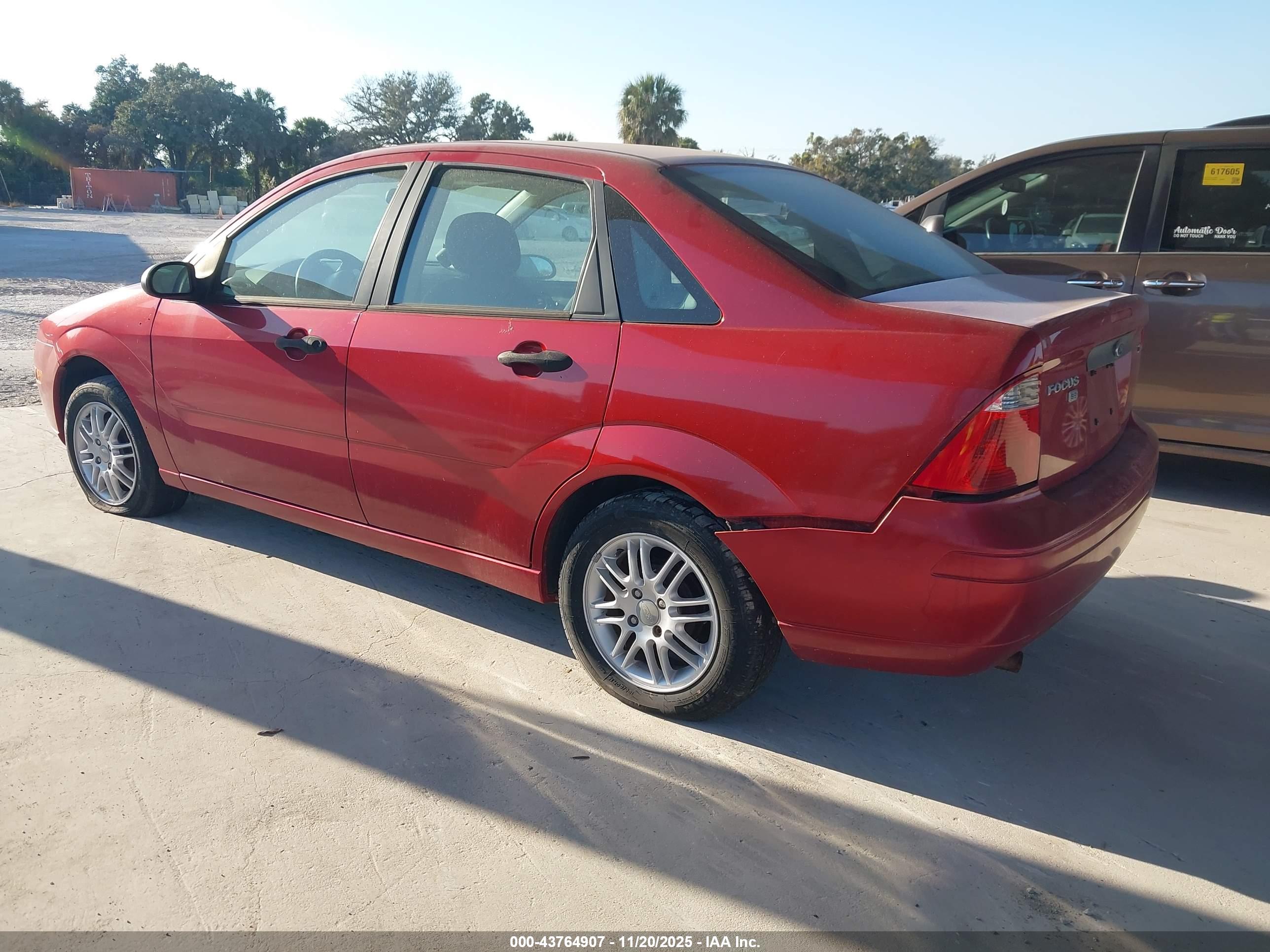FORD FOCUS image 3