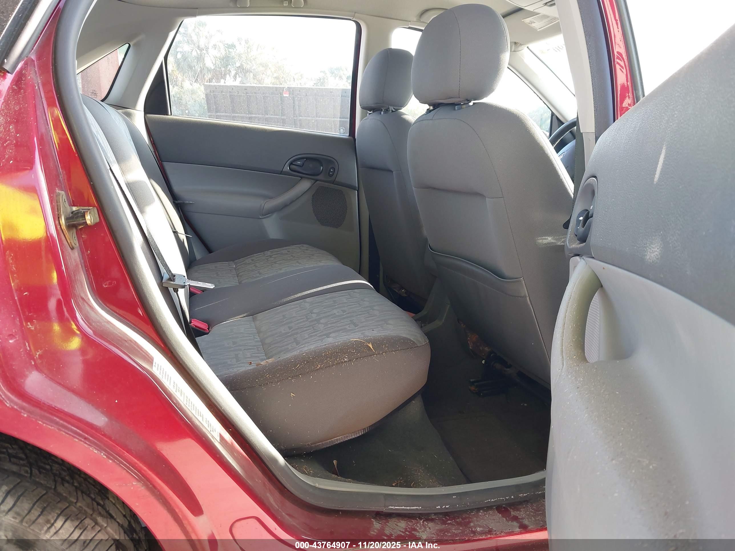FORD FOCUS image 8