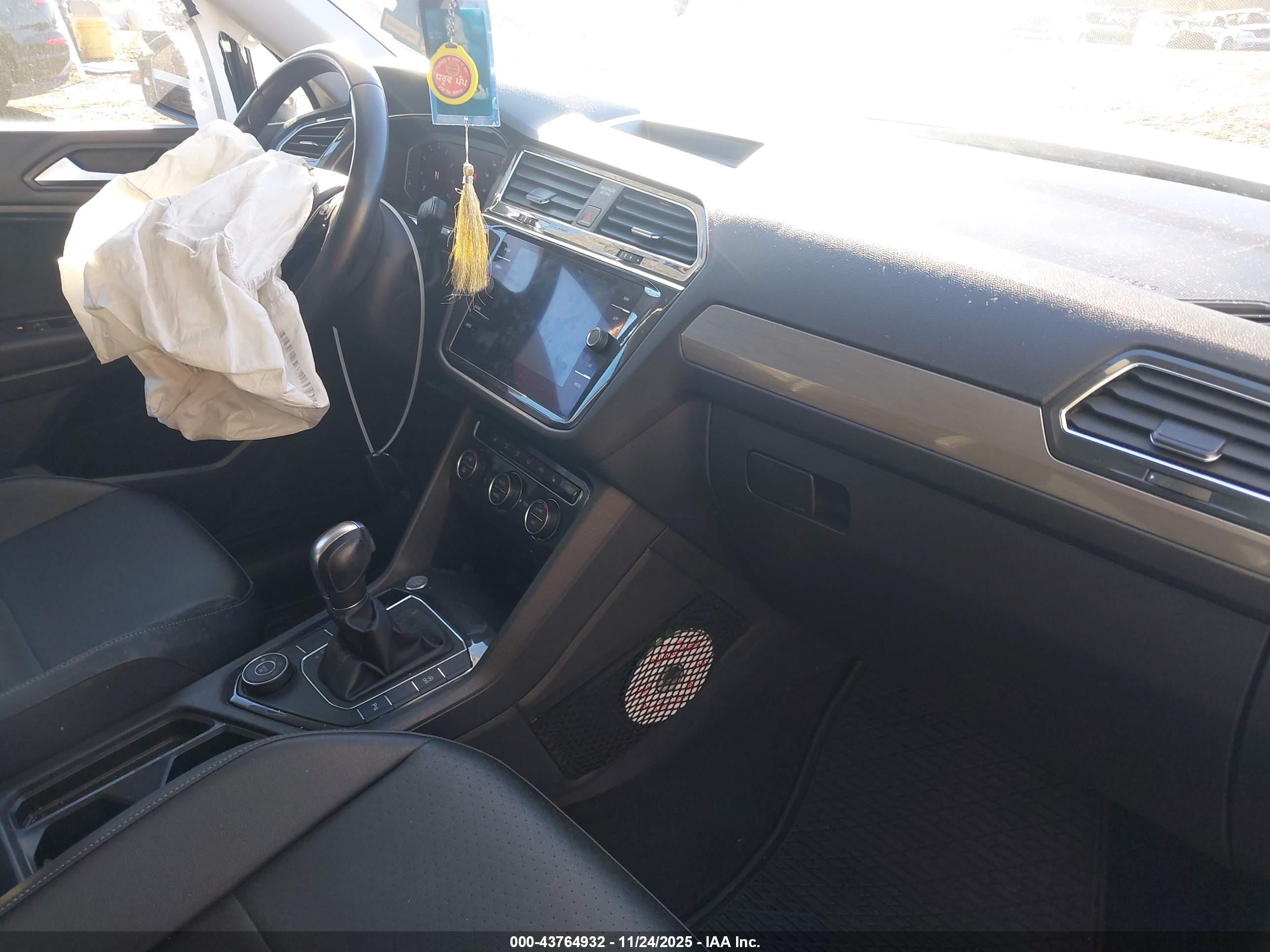 VOLKSWAGEN TIGUAN image 5