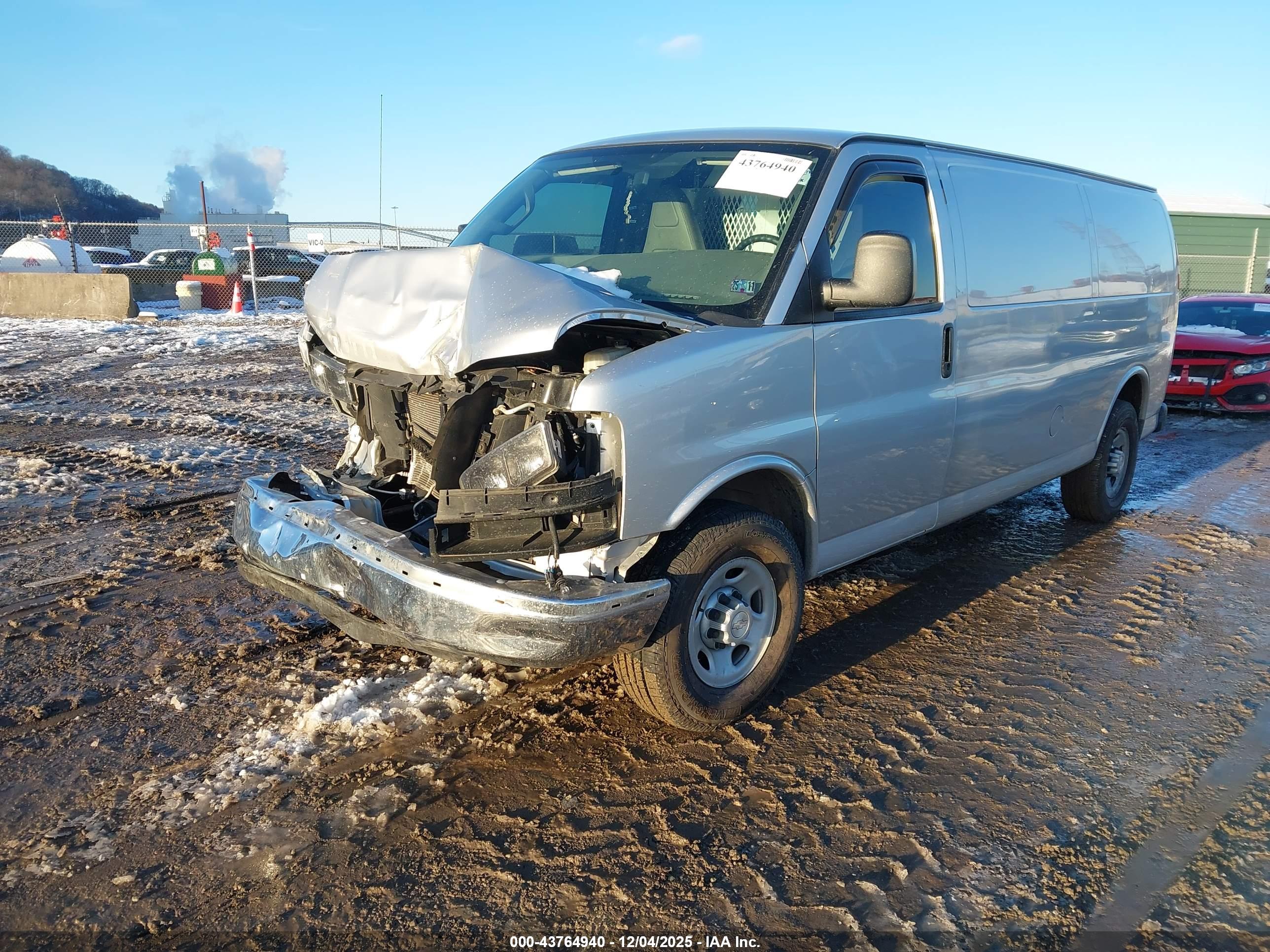 CHEVROLET EXPRESS image 2