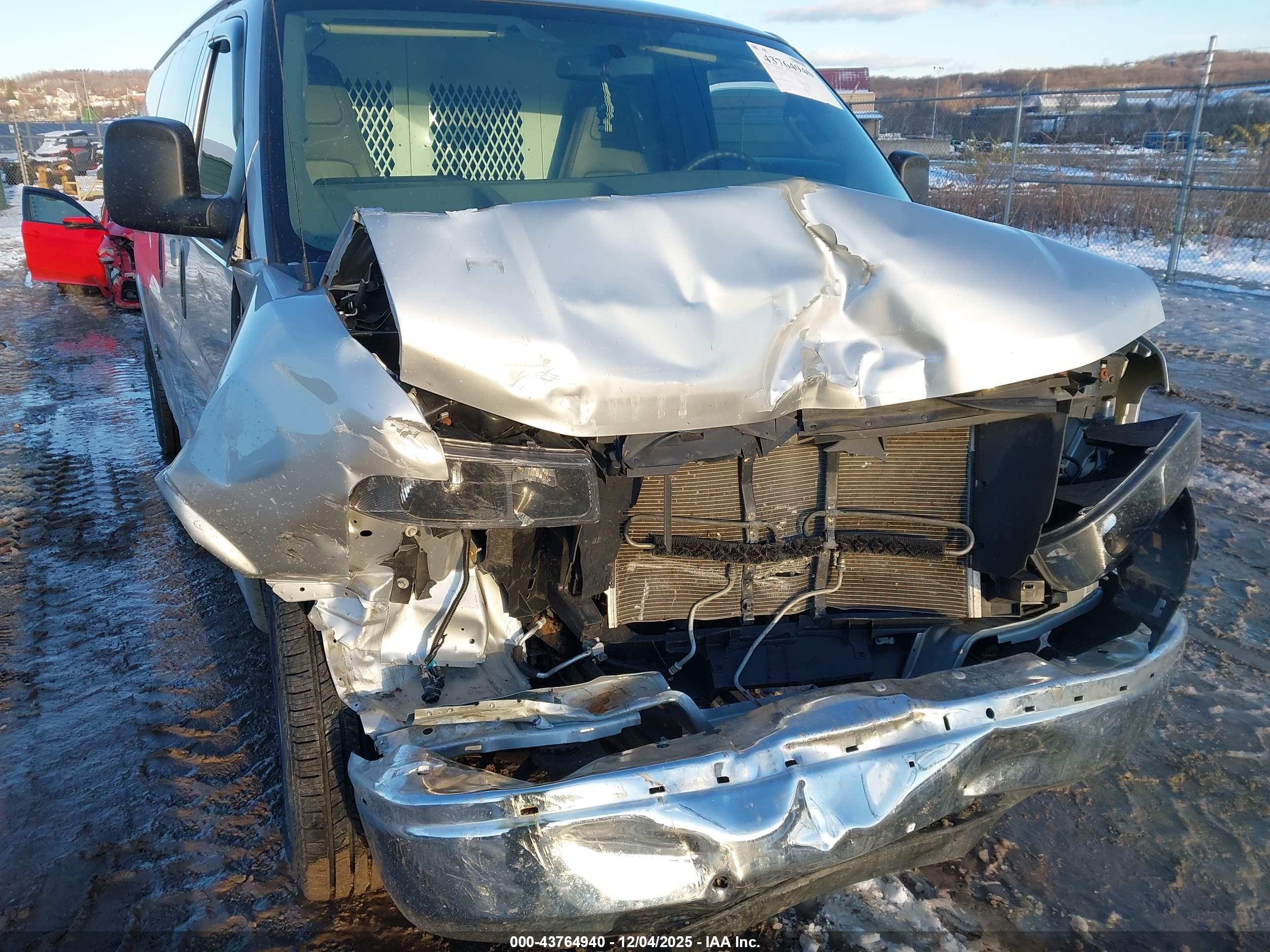 CHEVROLET EXPRESS image 6