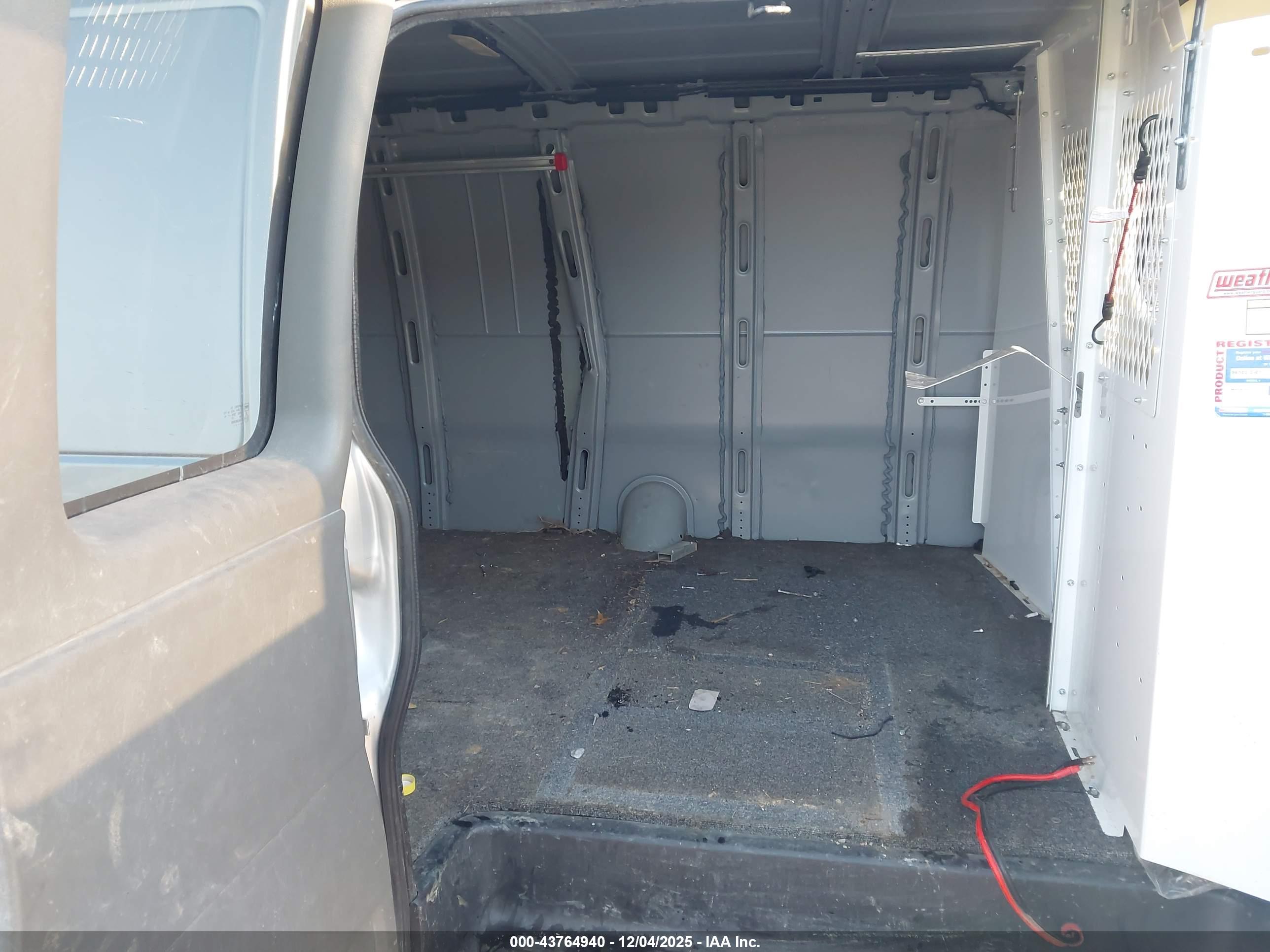 CHEVROLET EXPRESS image 8