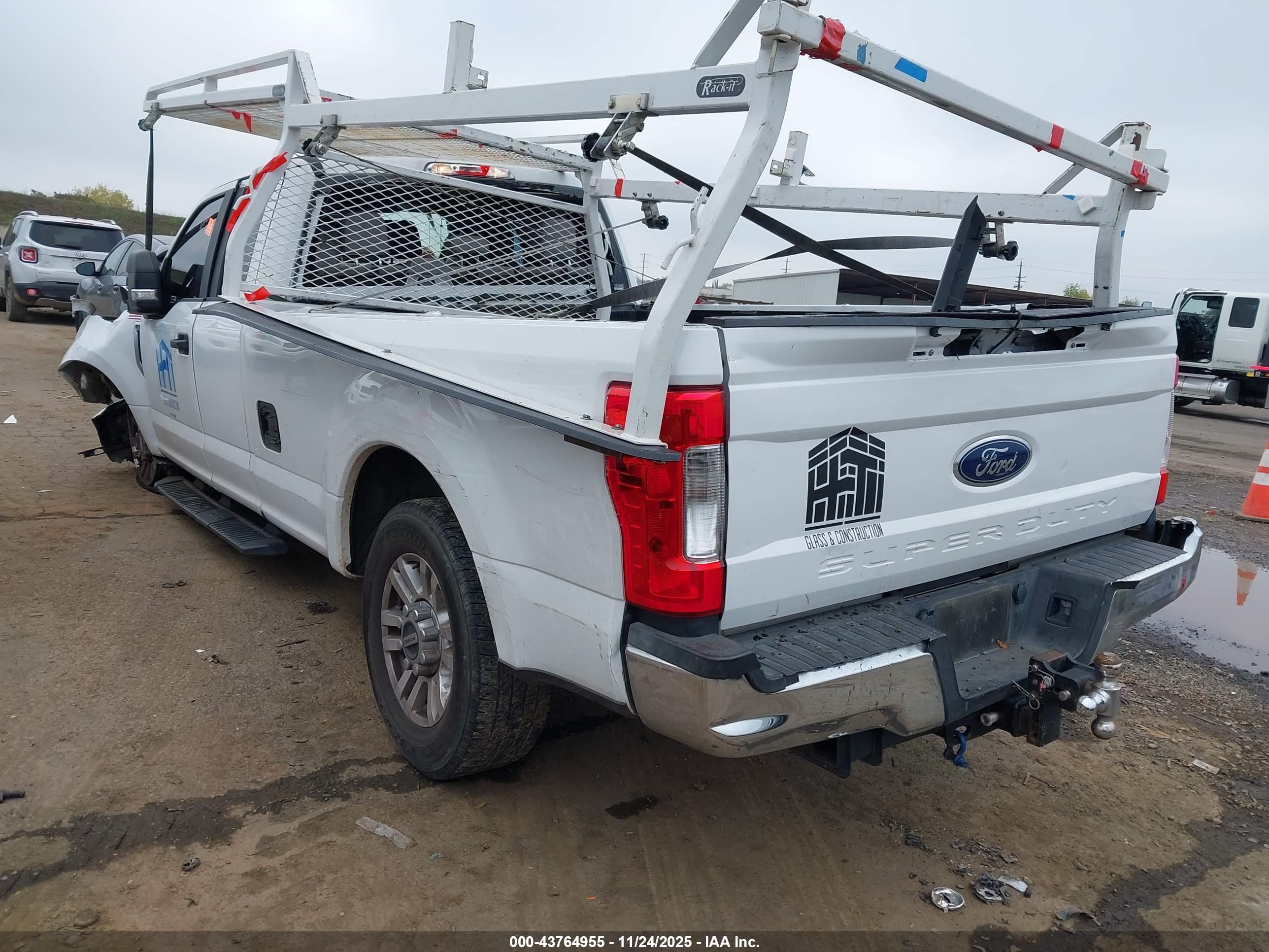FORD F-250 image 3