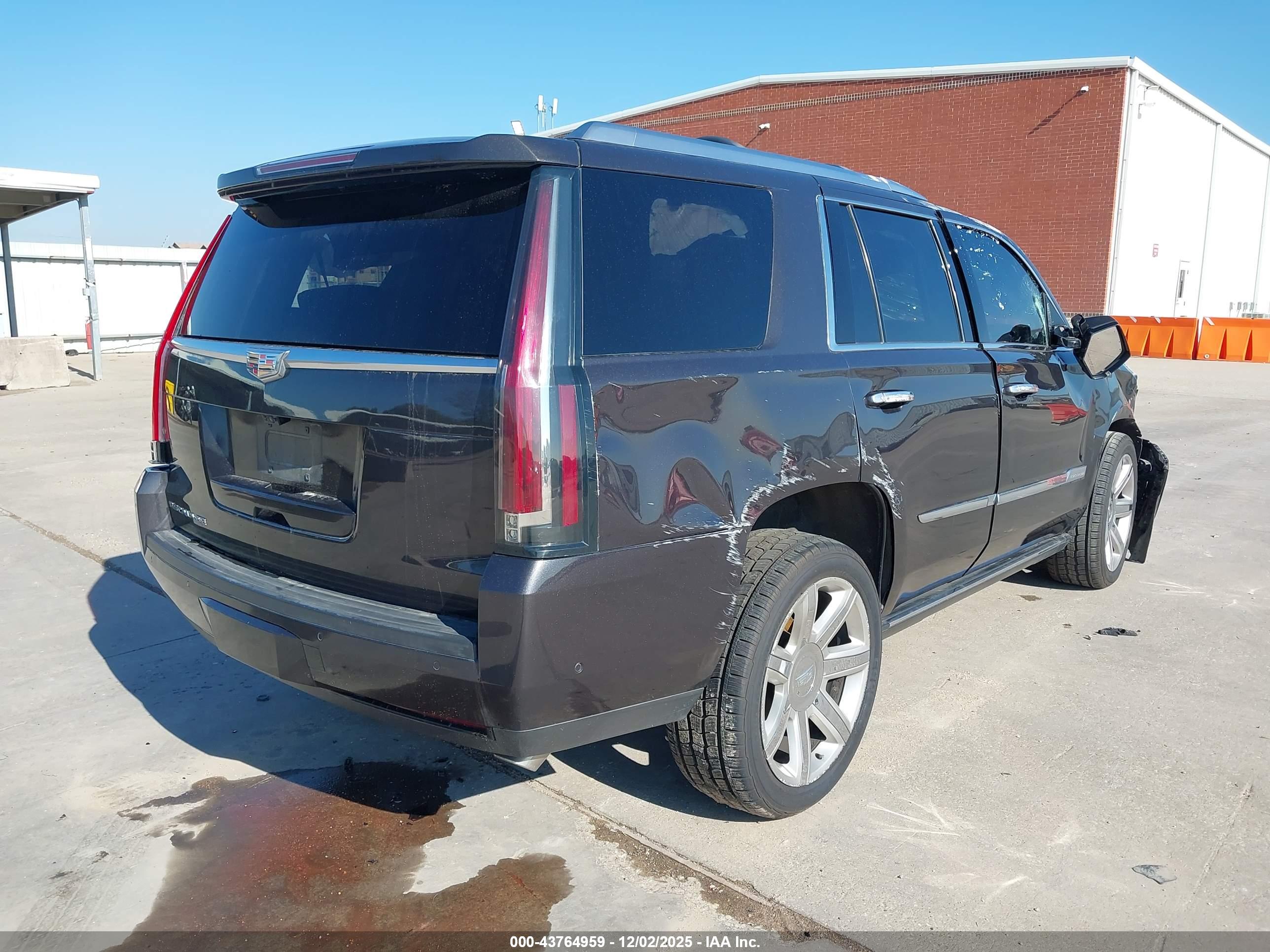 CADILLAC ESCALADE image 4