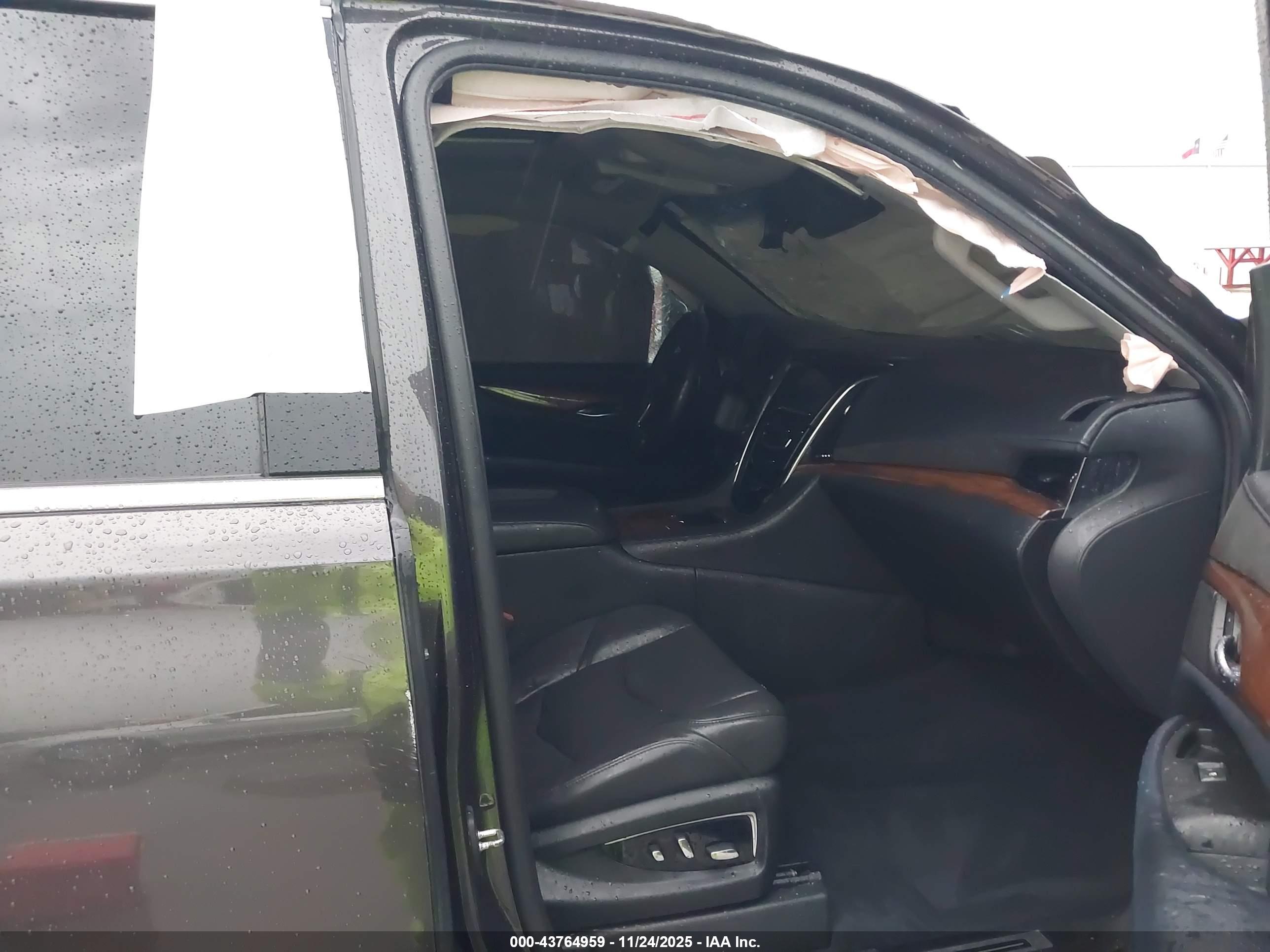 CADILLAC ESCALADE image 5