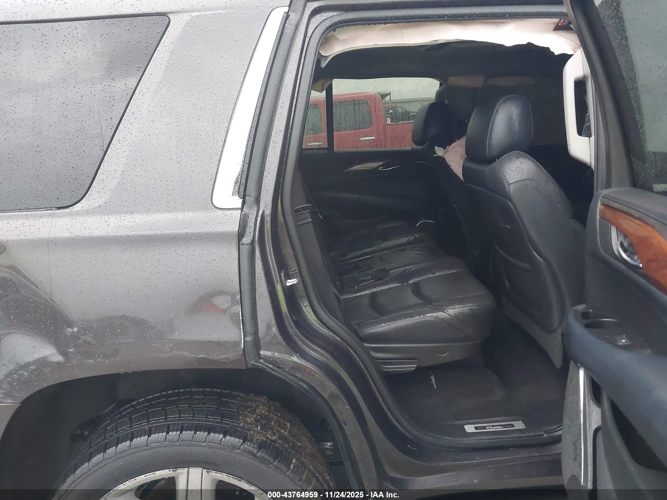 CADILLAC ESCALADE image 8