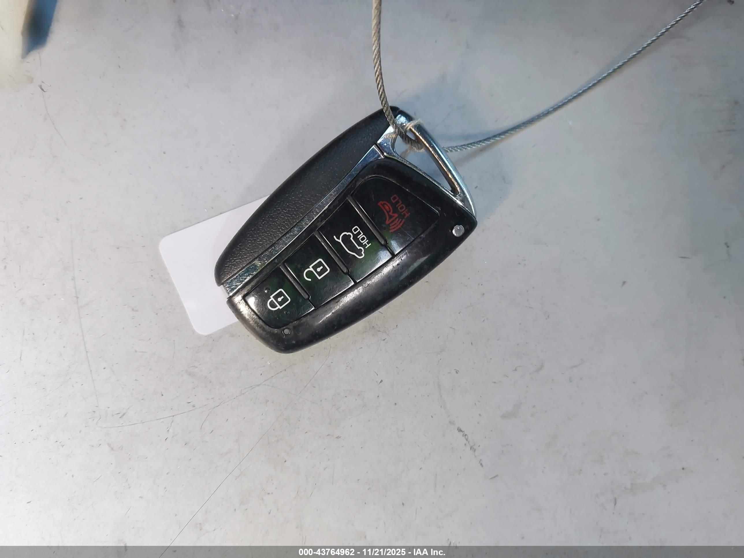 HYUNDAI SANTA image 11