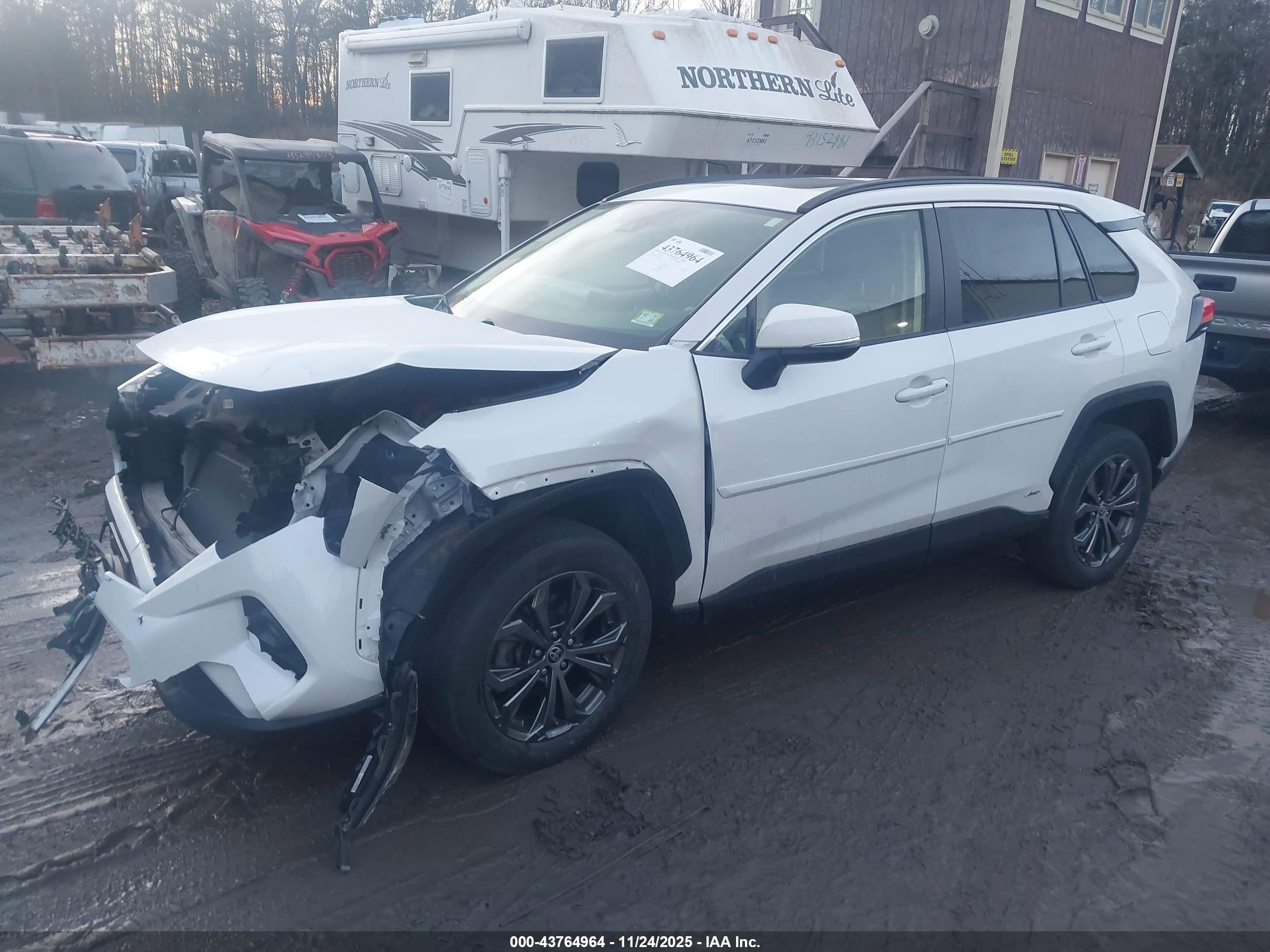 TOYOTA RAV4 image 2