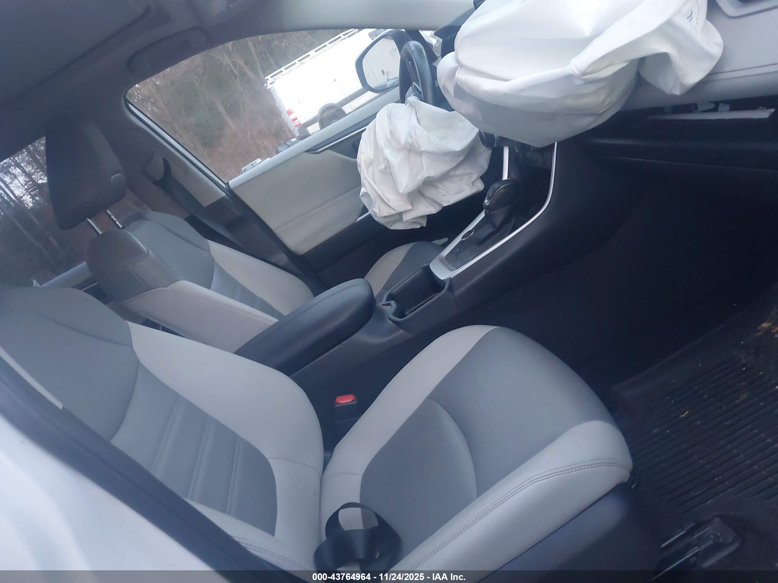 TOYOTA RAV4 image 5