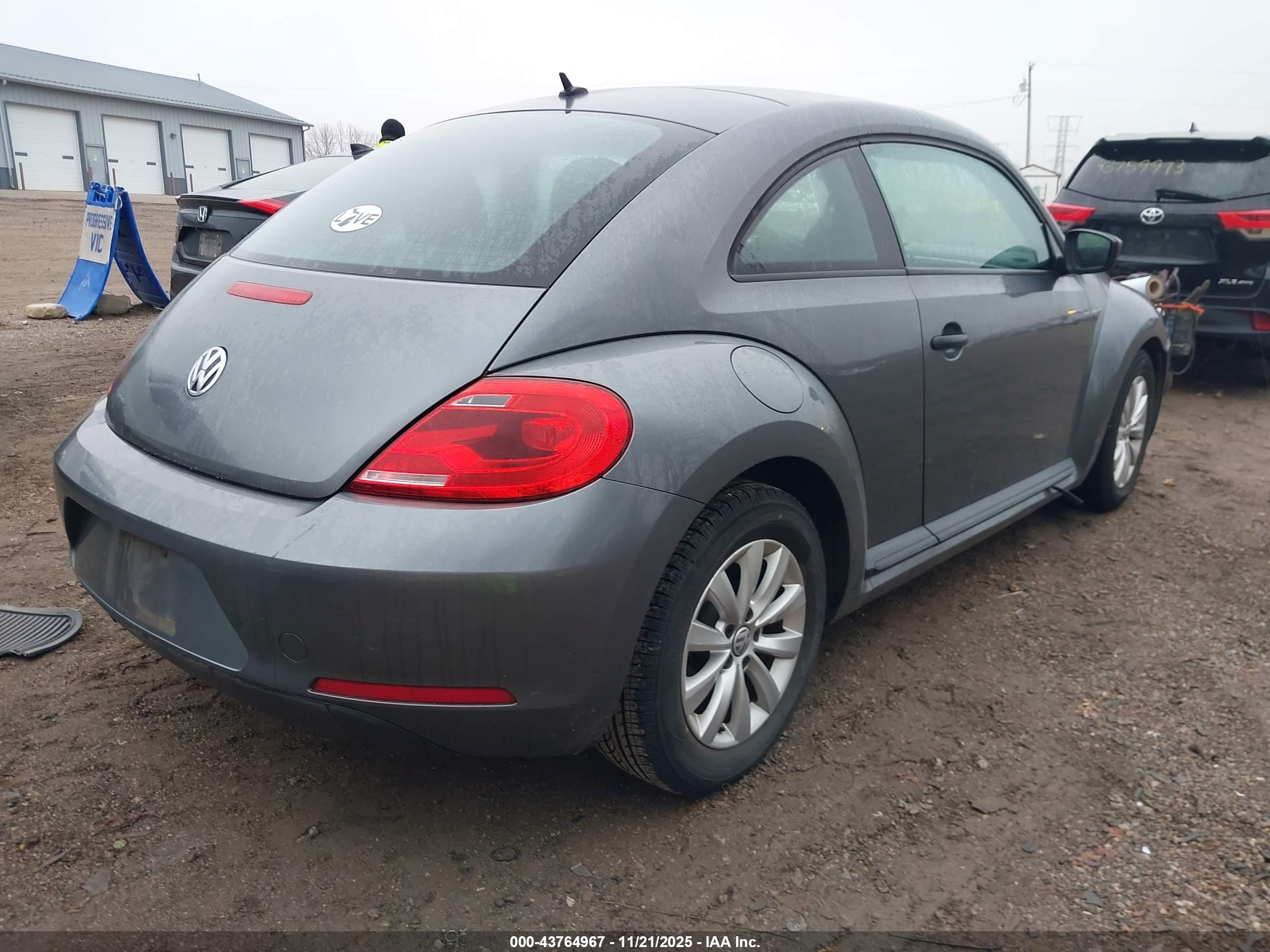 VOLKSWAGEN BEETLE image 4