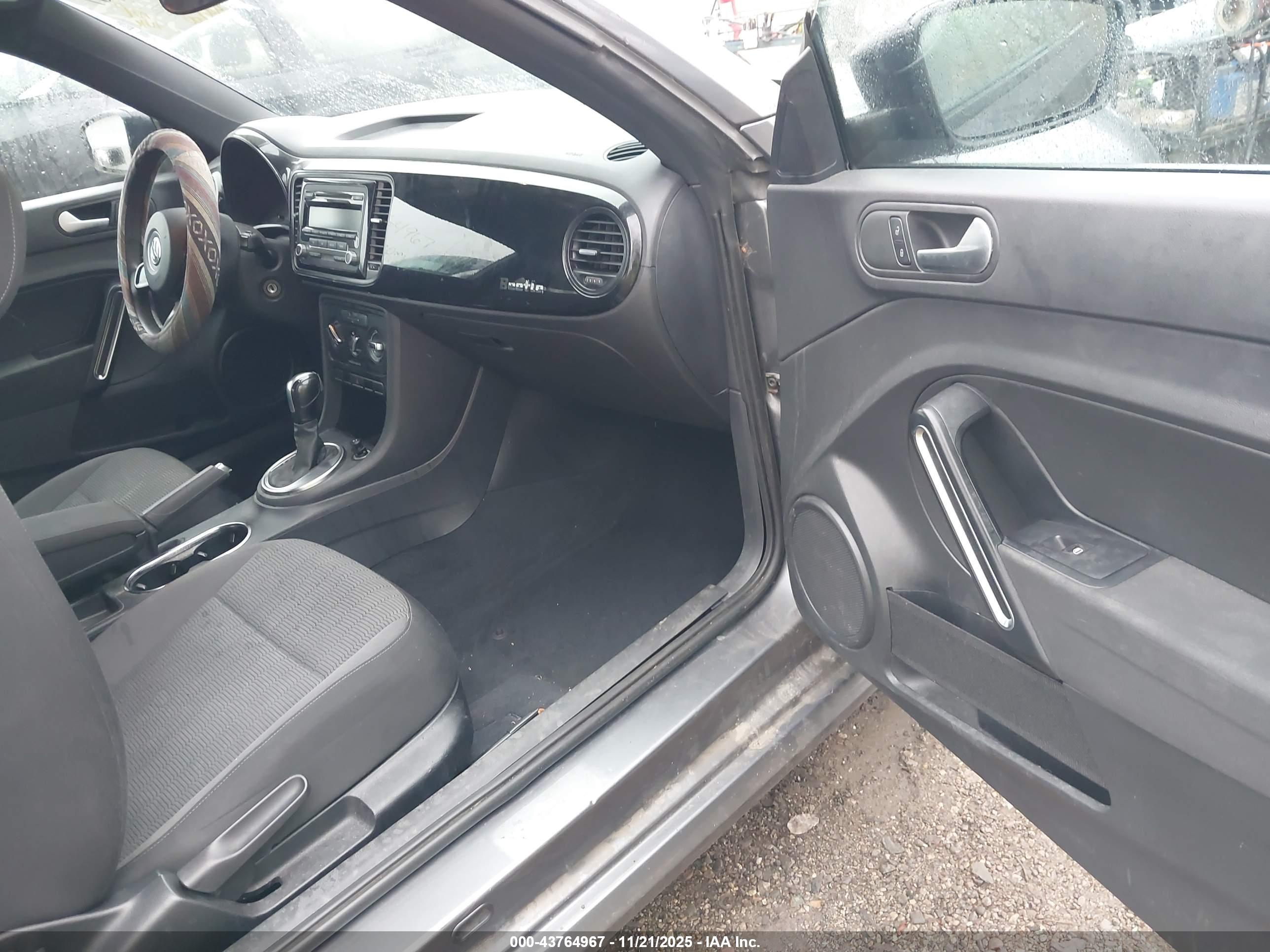 VOLKSWAGEN BEETLE image 5