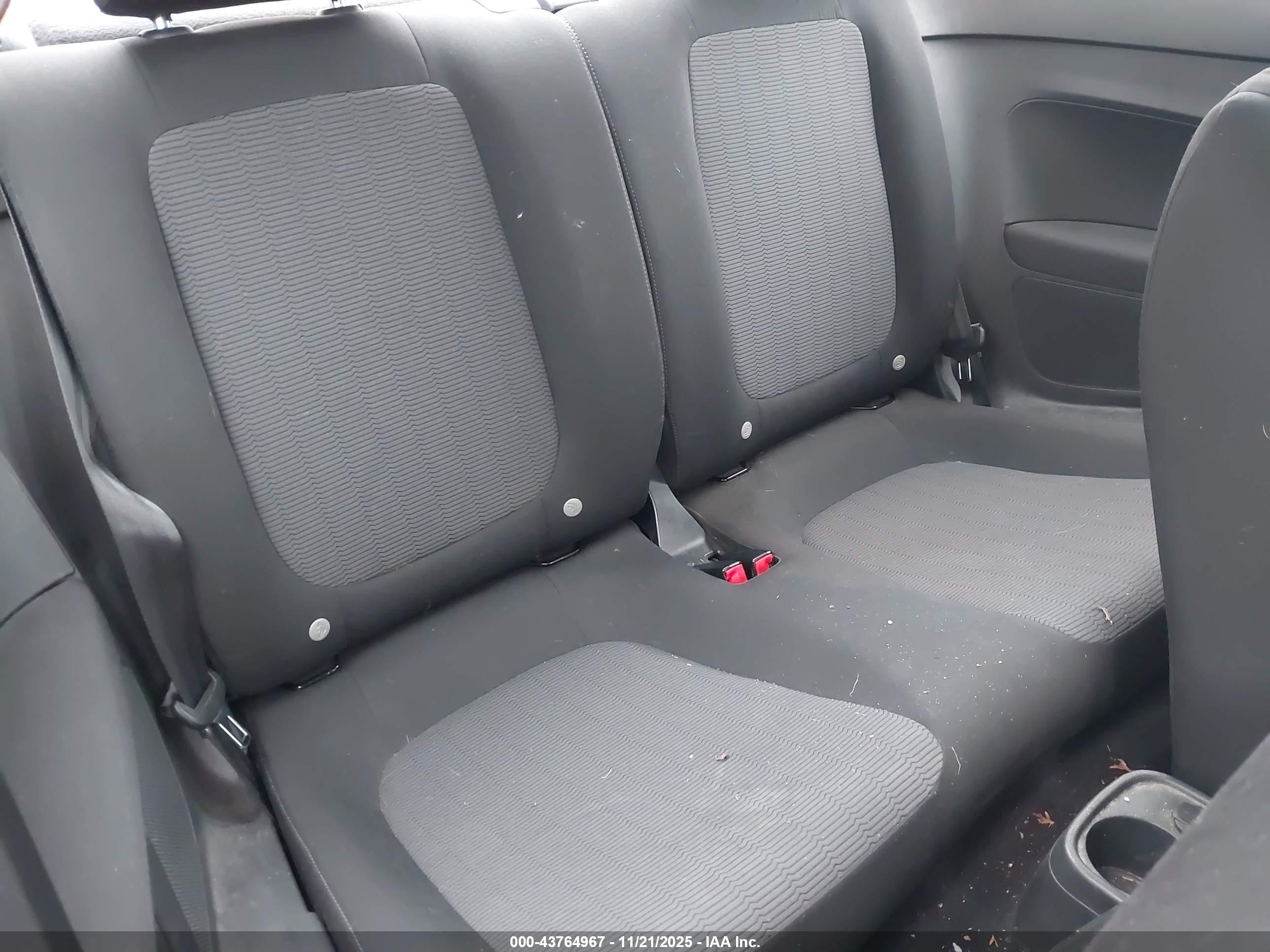 VOLKSWAGEN BEETLE image 8