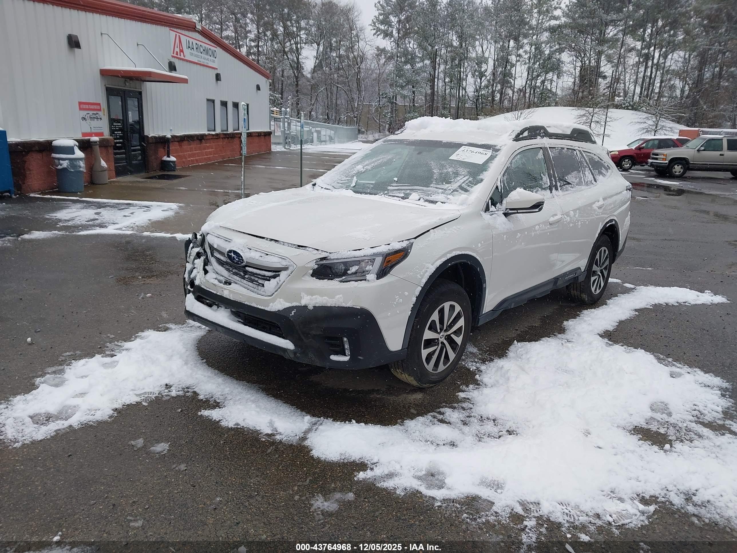 SUBARU OUTBACK image 2