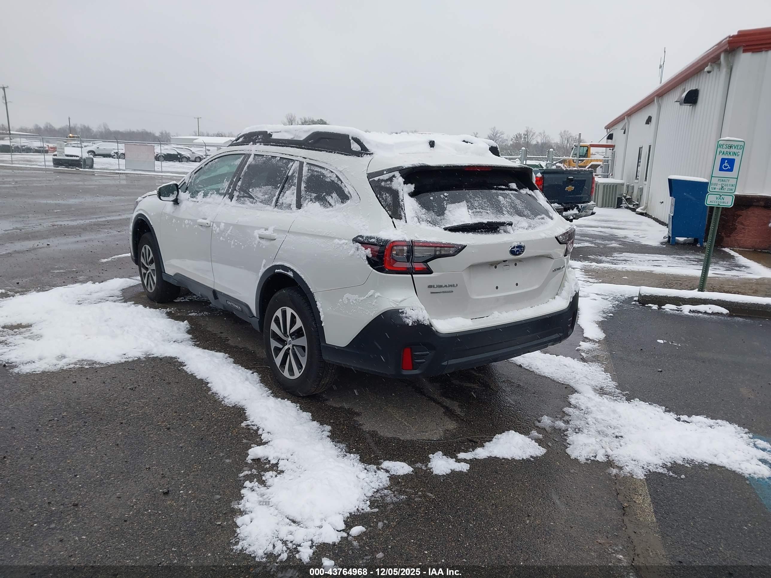 SUBARU OUTBACK image 3
