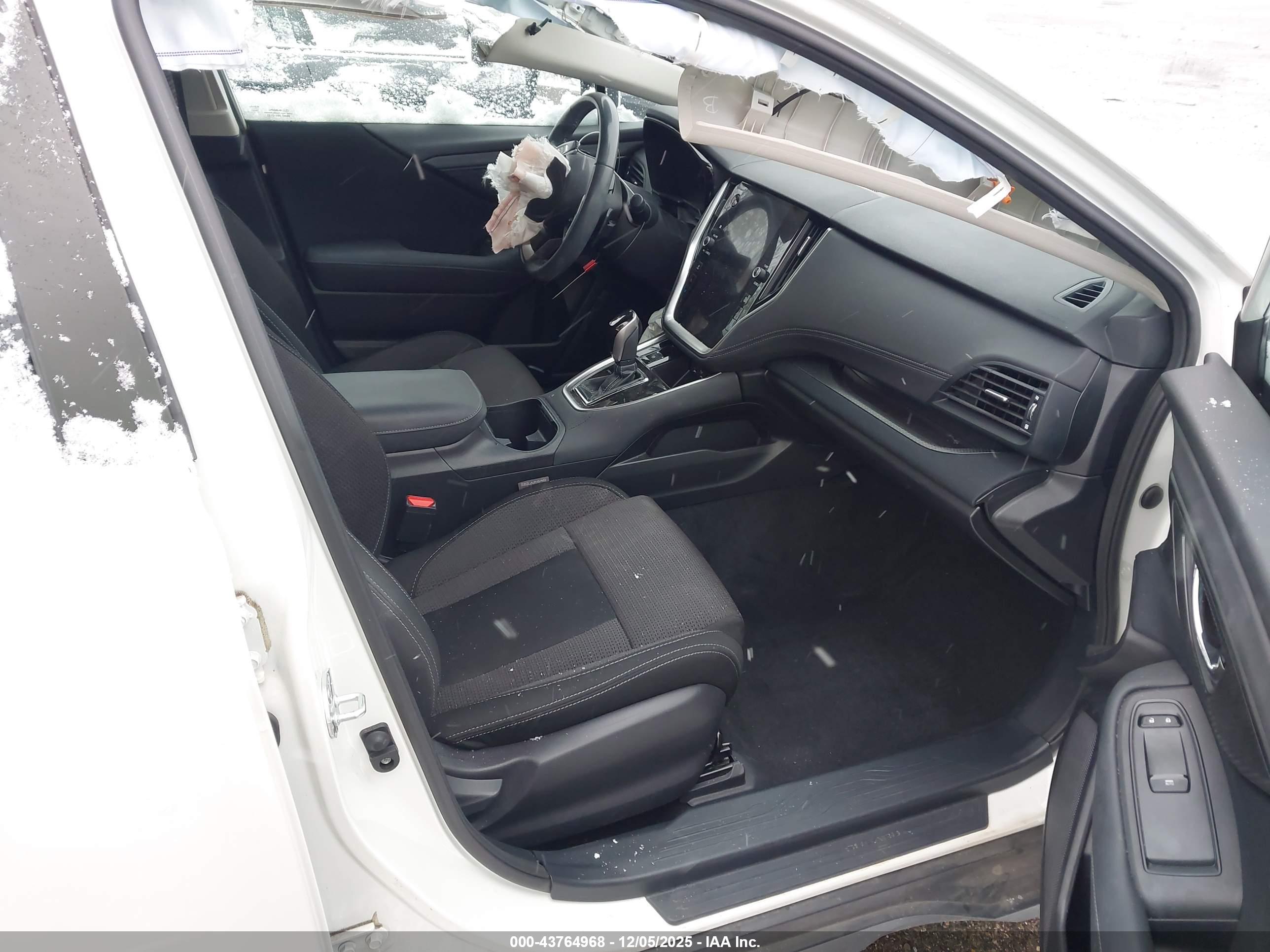 SUBARU OUTBACK image 5