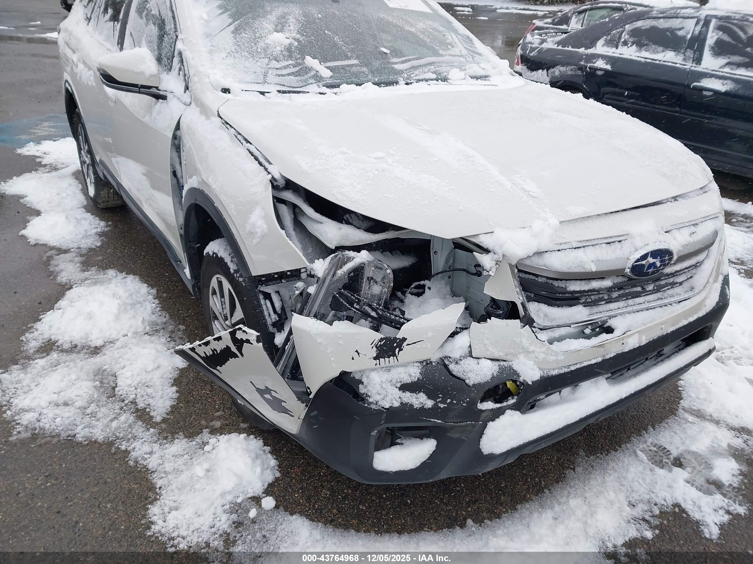 SUBARU OUTBACK image 6