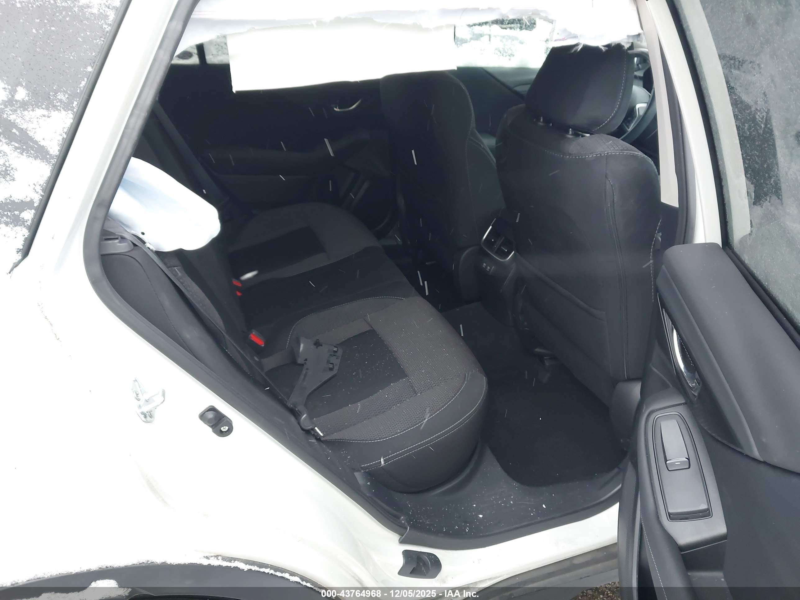 SUBARU OUTBACK image 8