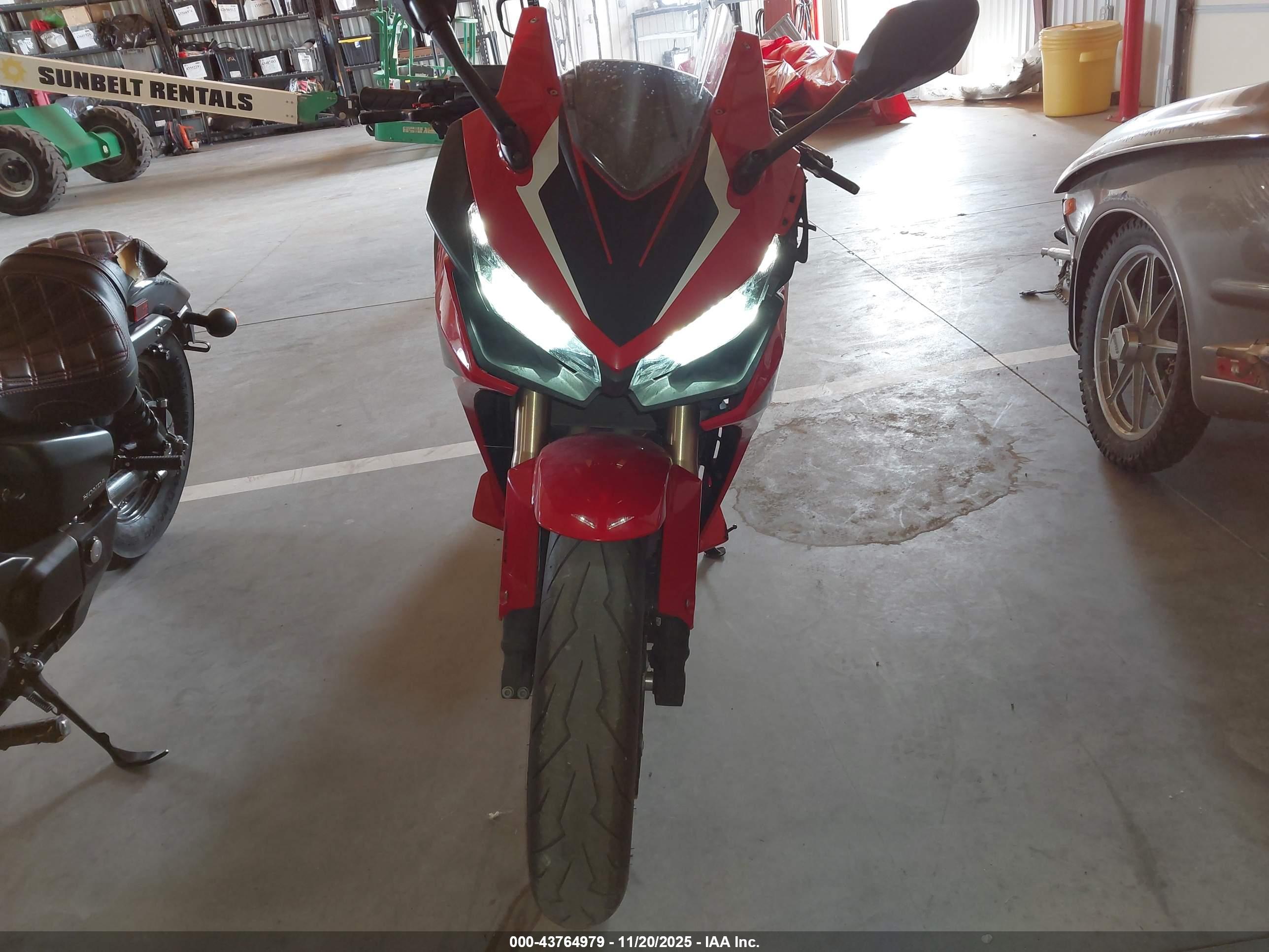 HONDA CBR500 image 5