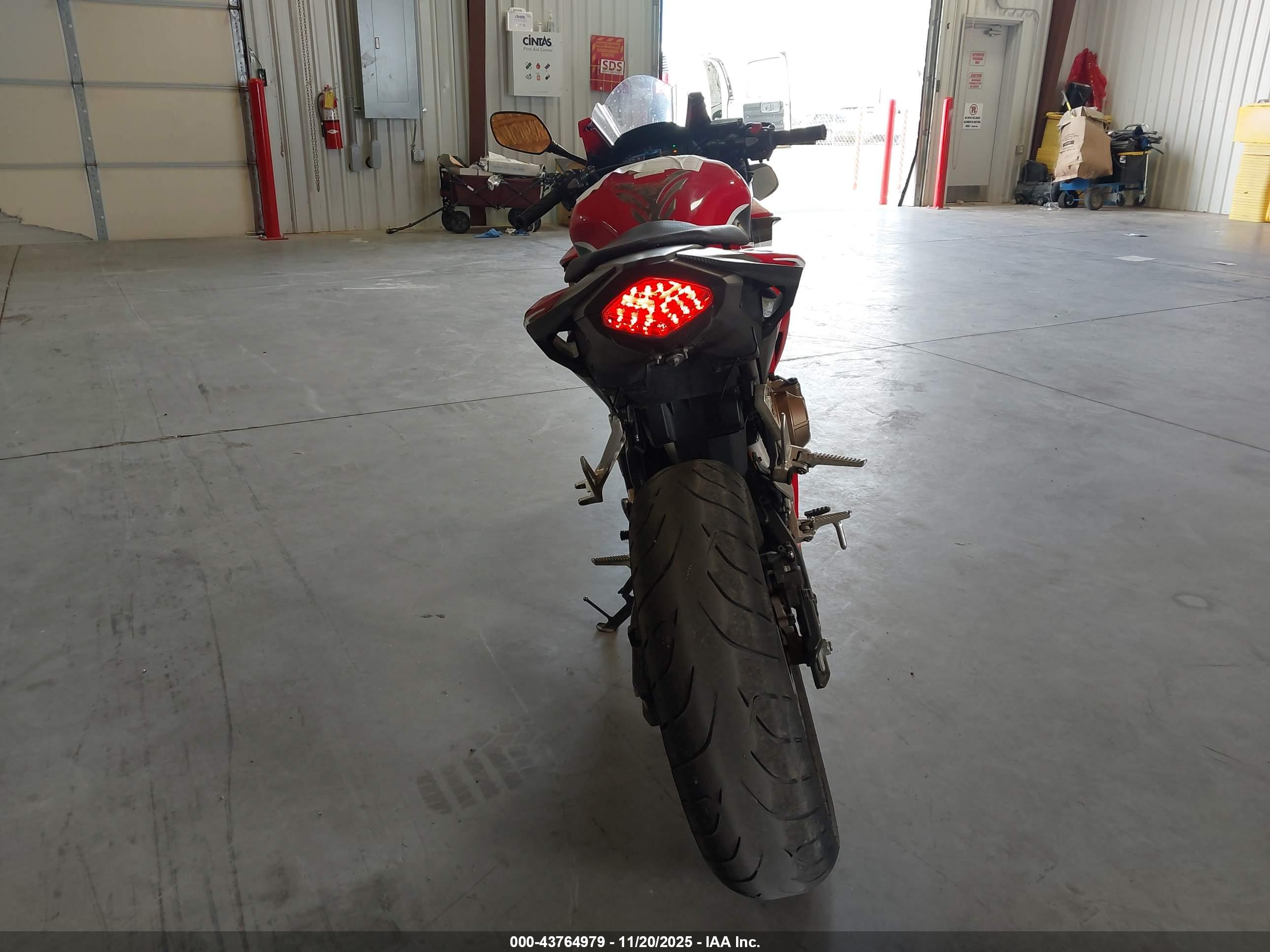 HONDA CBR500 image 6