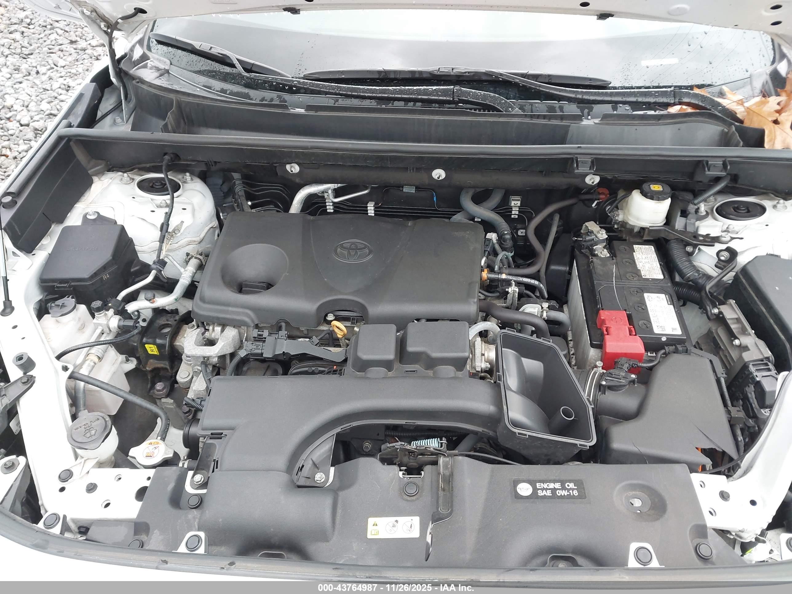 TOYOTA RAV4 image 10
