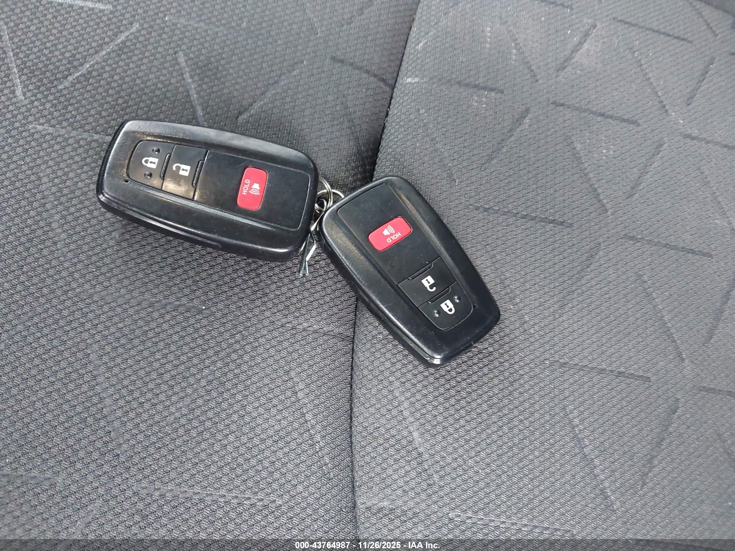 TOYOTA RAV4 image 11