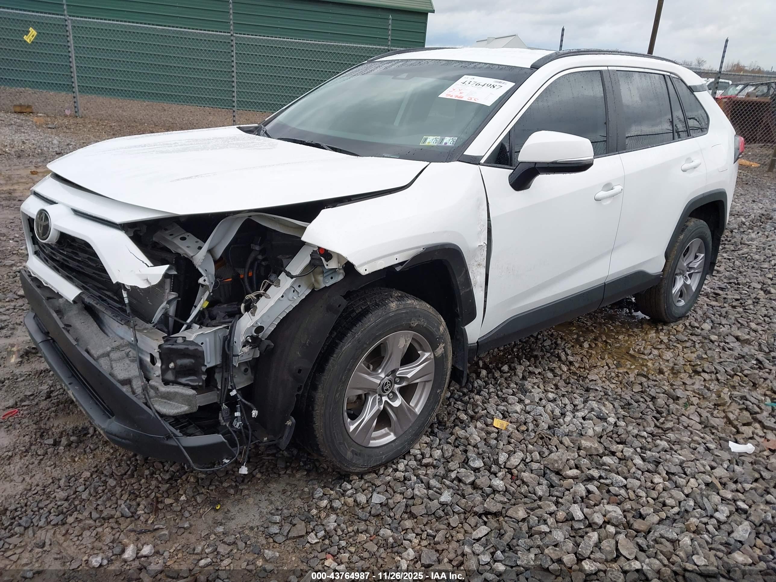 TOYOTA RAV4 image 2