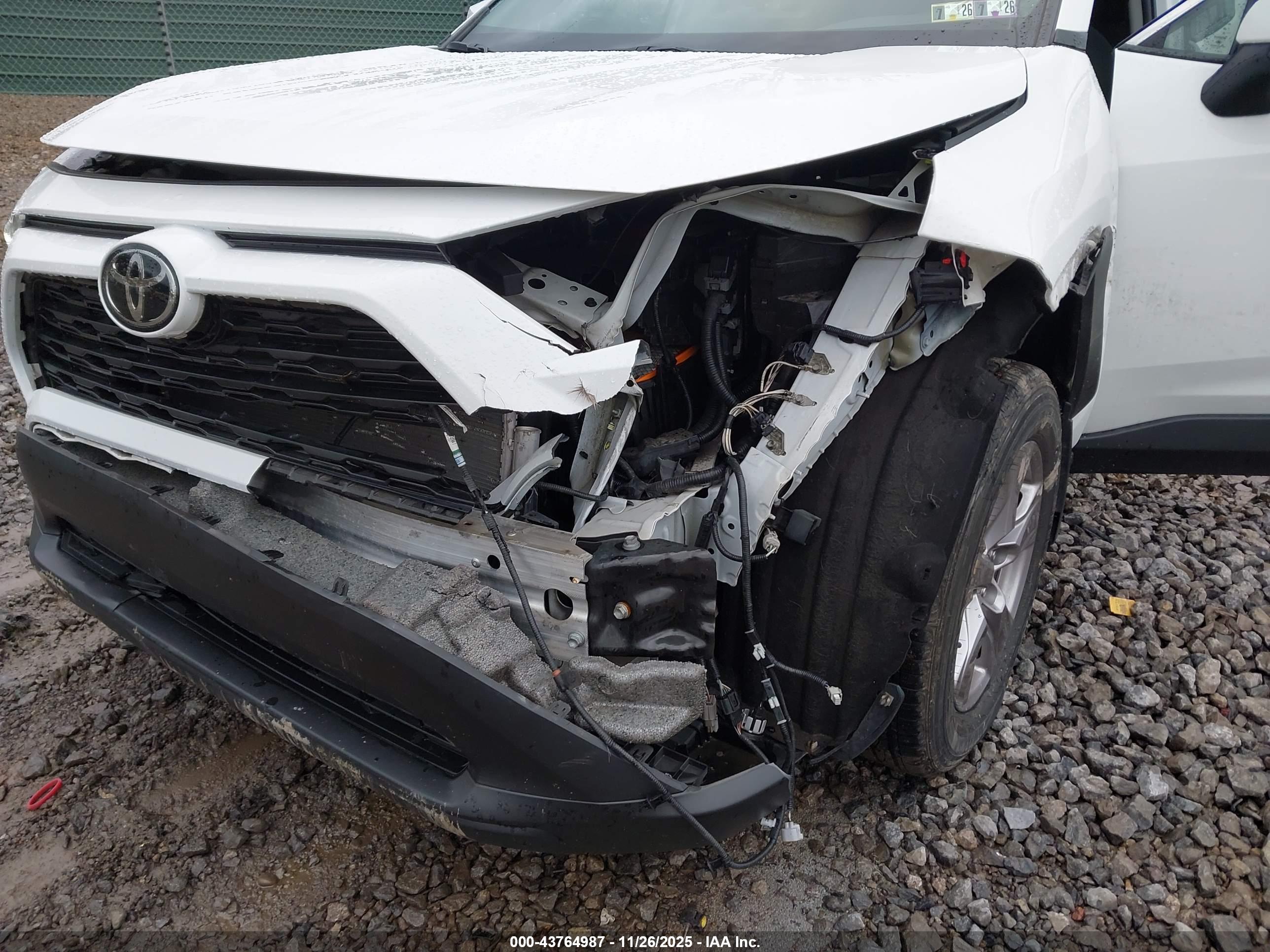 TOYOTA RAV4 image 6