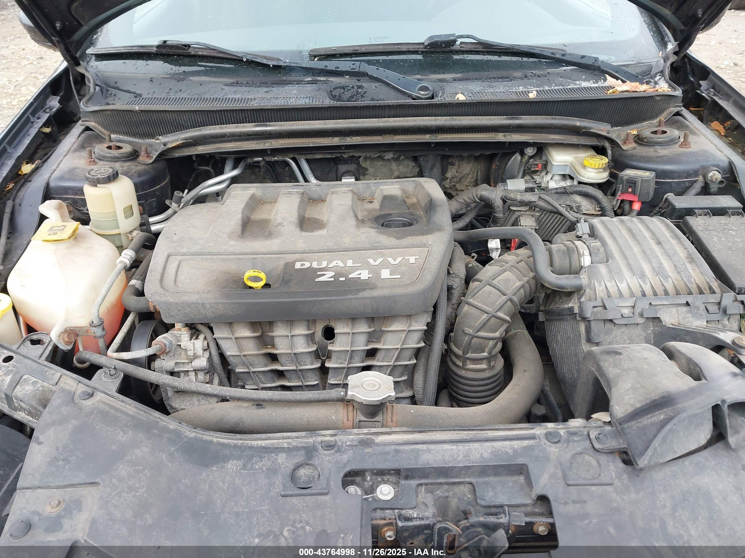 CHRYSLER 200 image 10