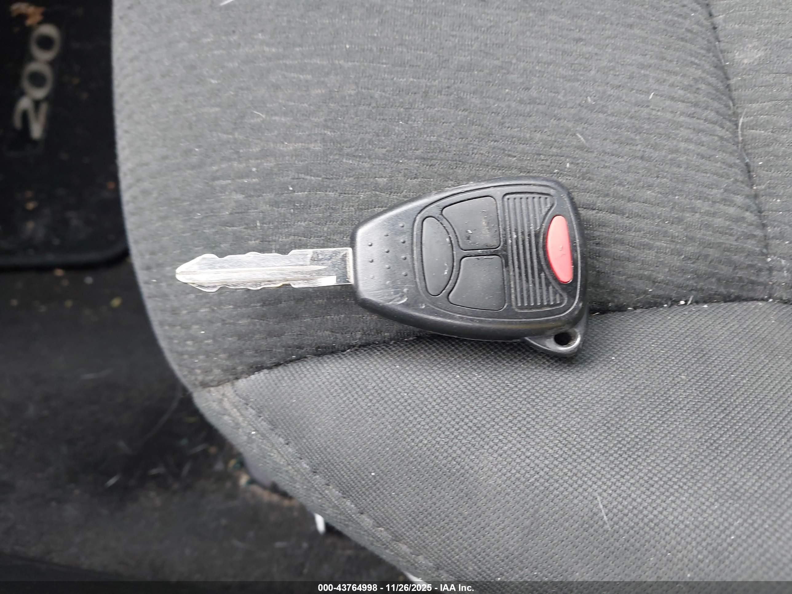 CHRYSLER 200 image 11