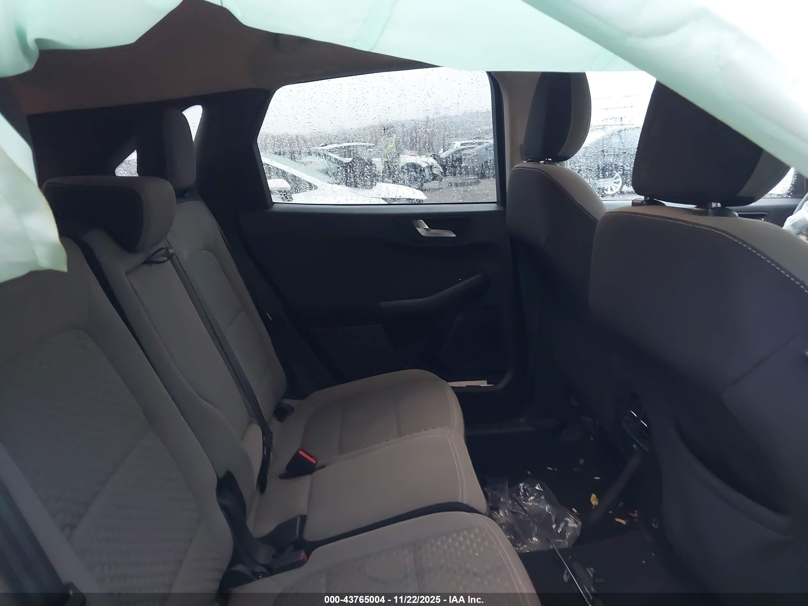 FORD ESCAPE image 8