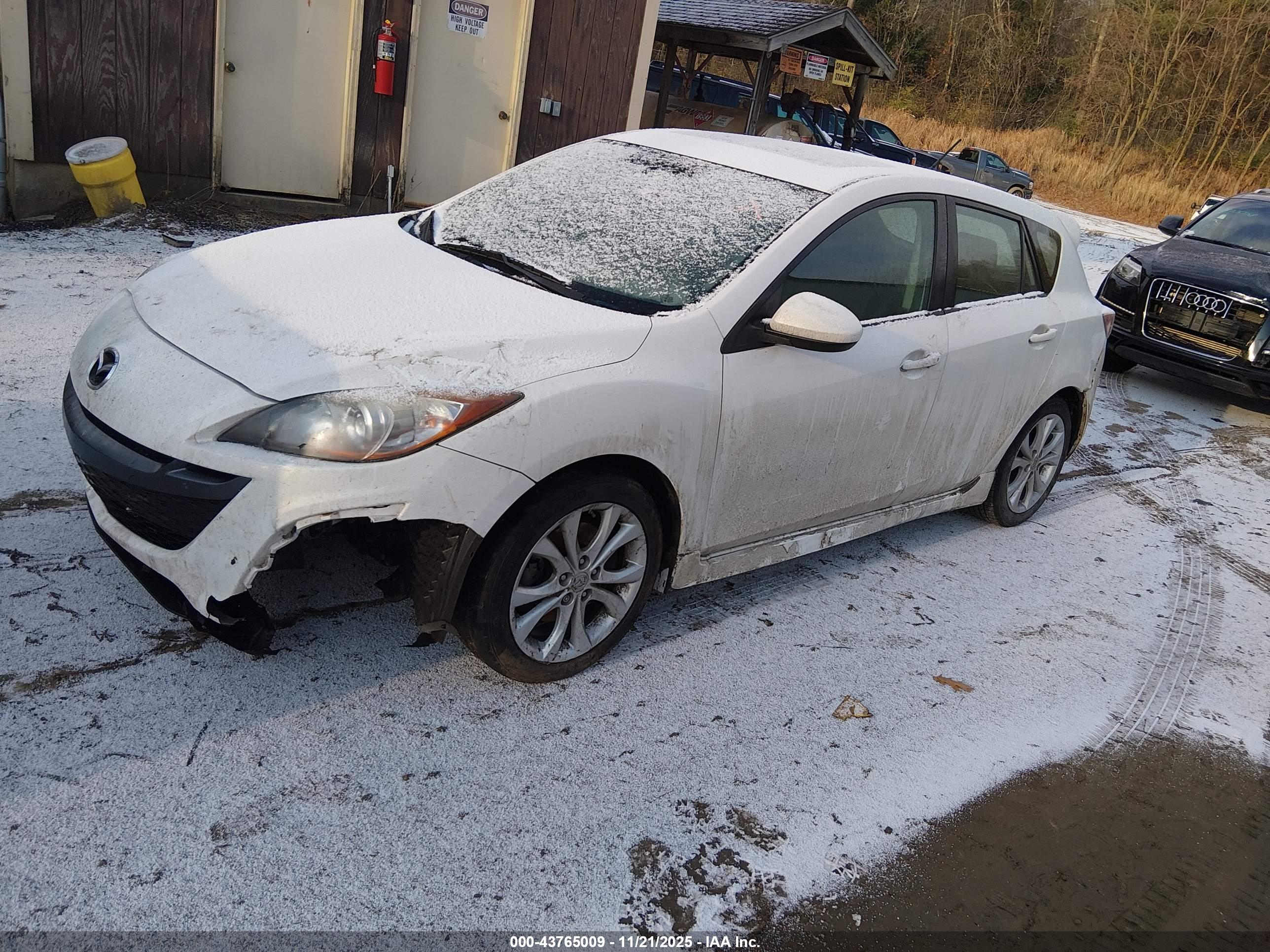 MAZDA MAZDA3 image 2