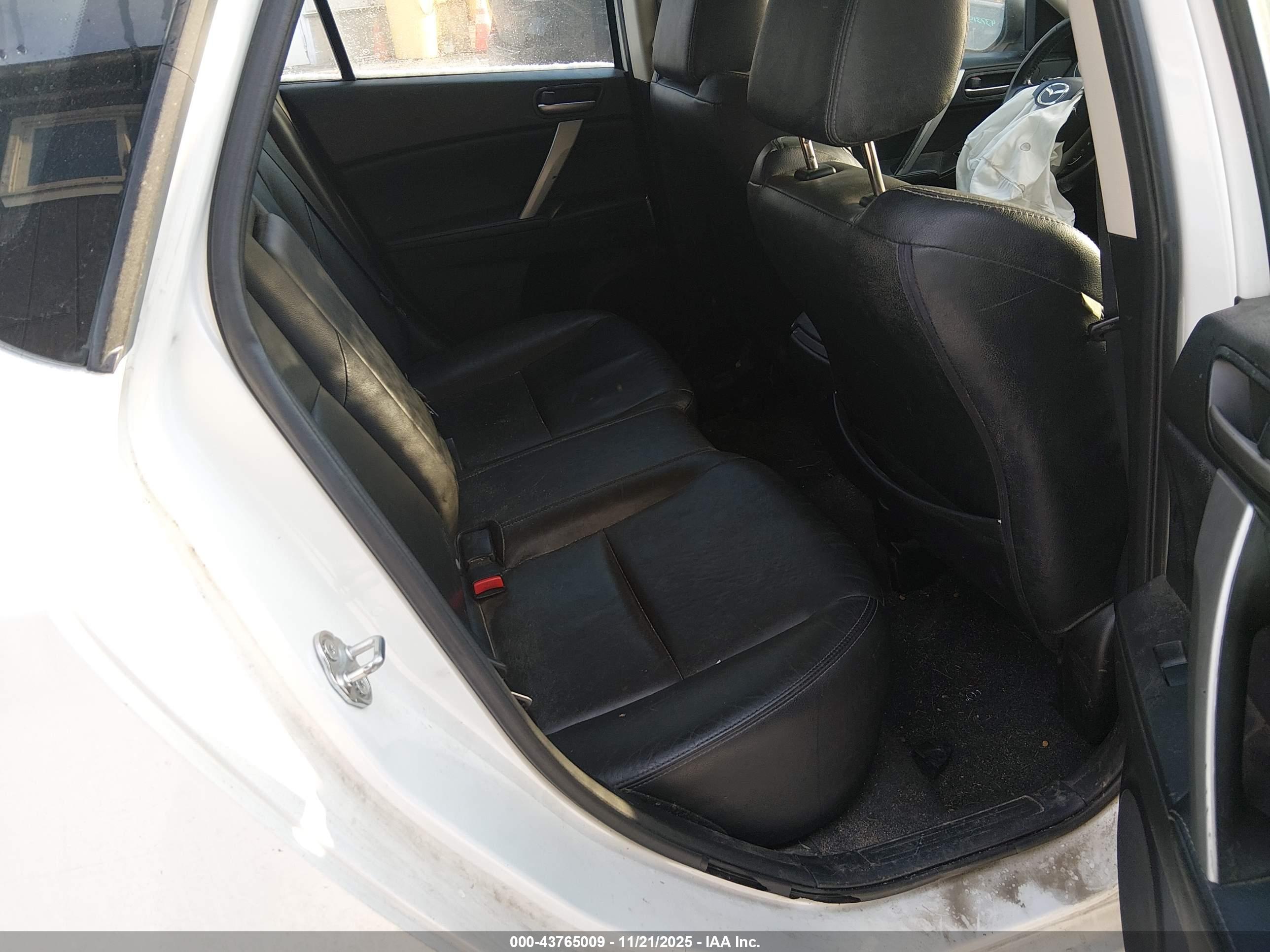 MAZDA MAZDA3 image 8