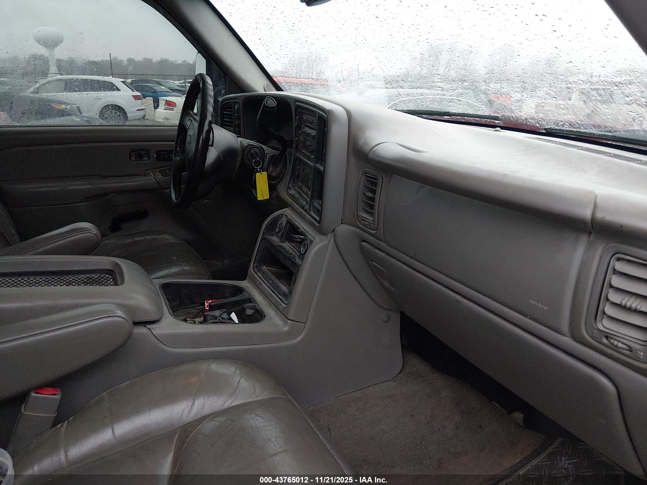 CHEVROLET SILVERADO image 5
