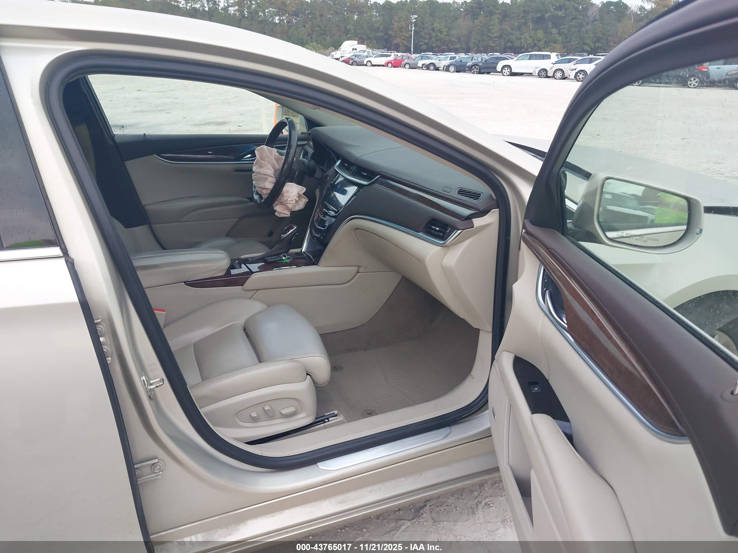 CADILLAC XTS image 5