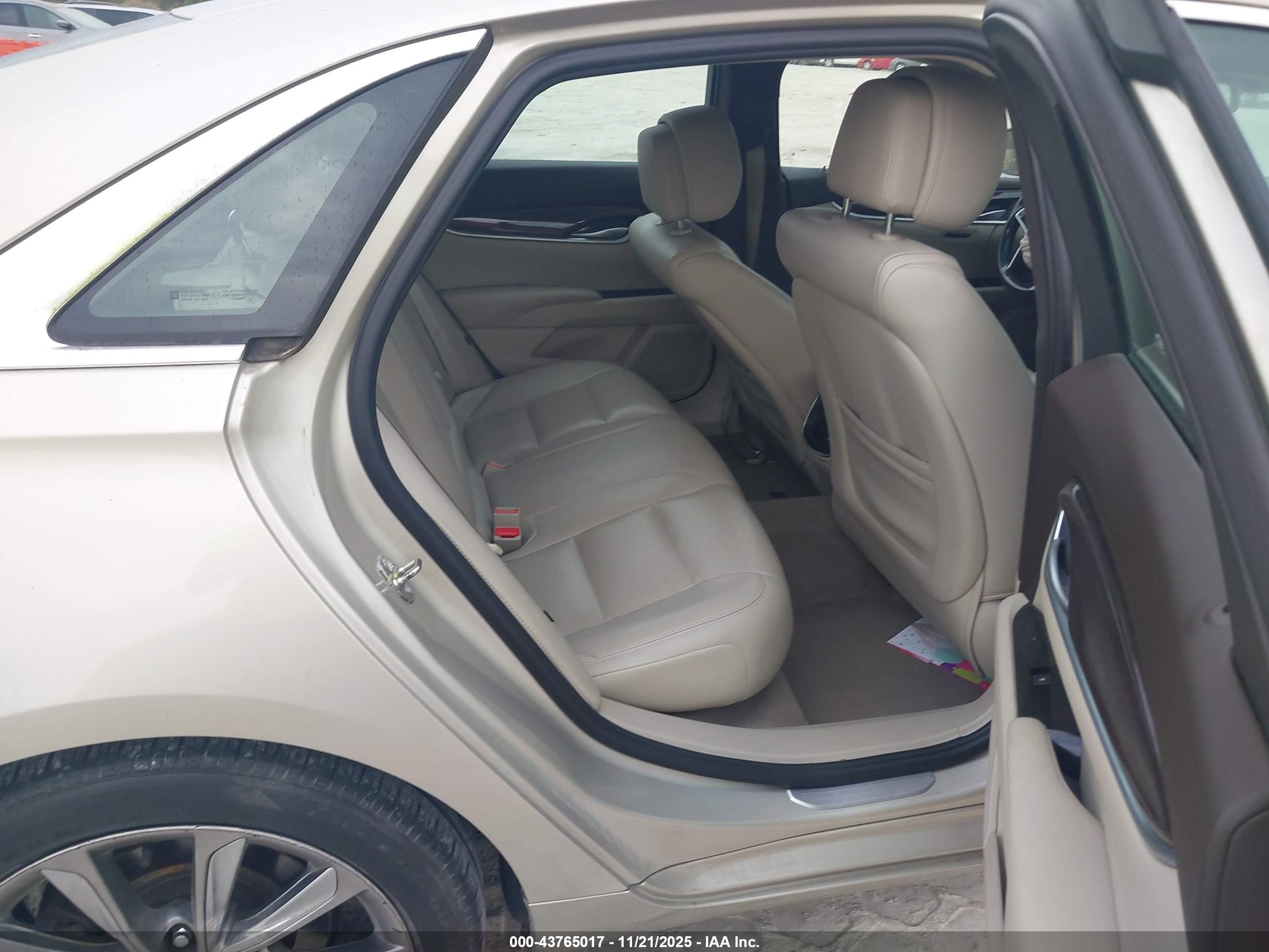 CADILLAC XTS image 8