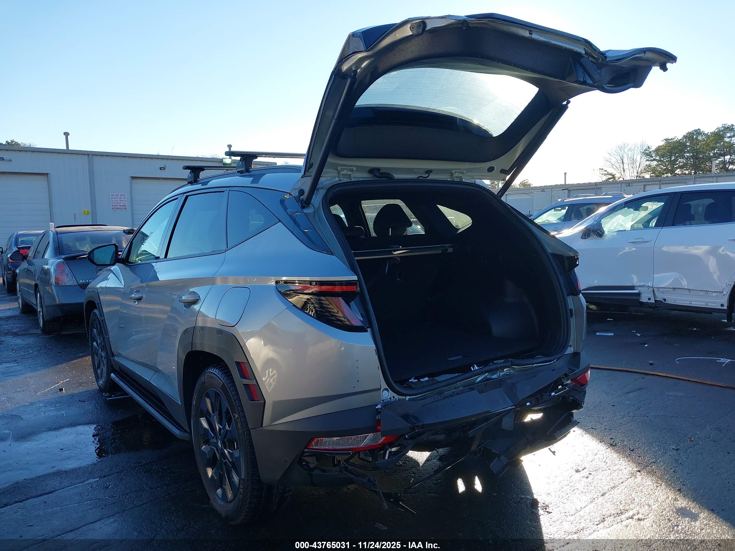 HYUNDAI TUCSON image 3