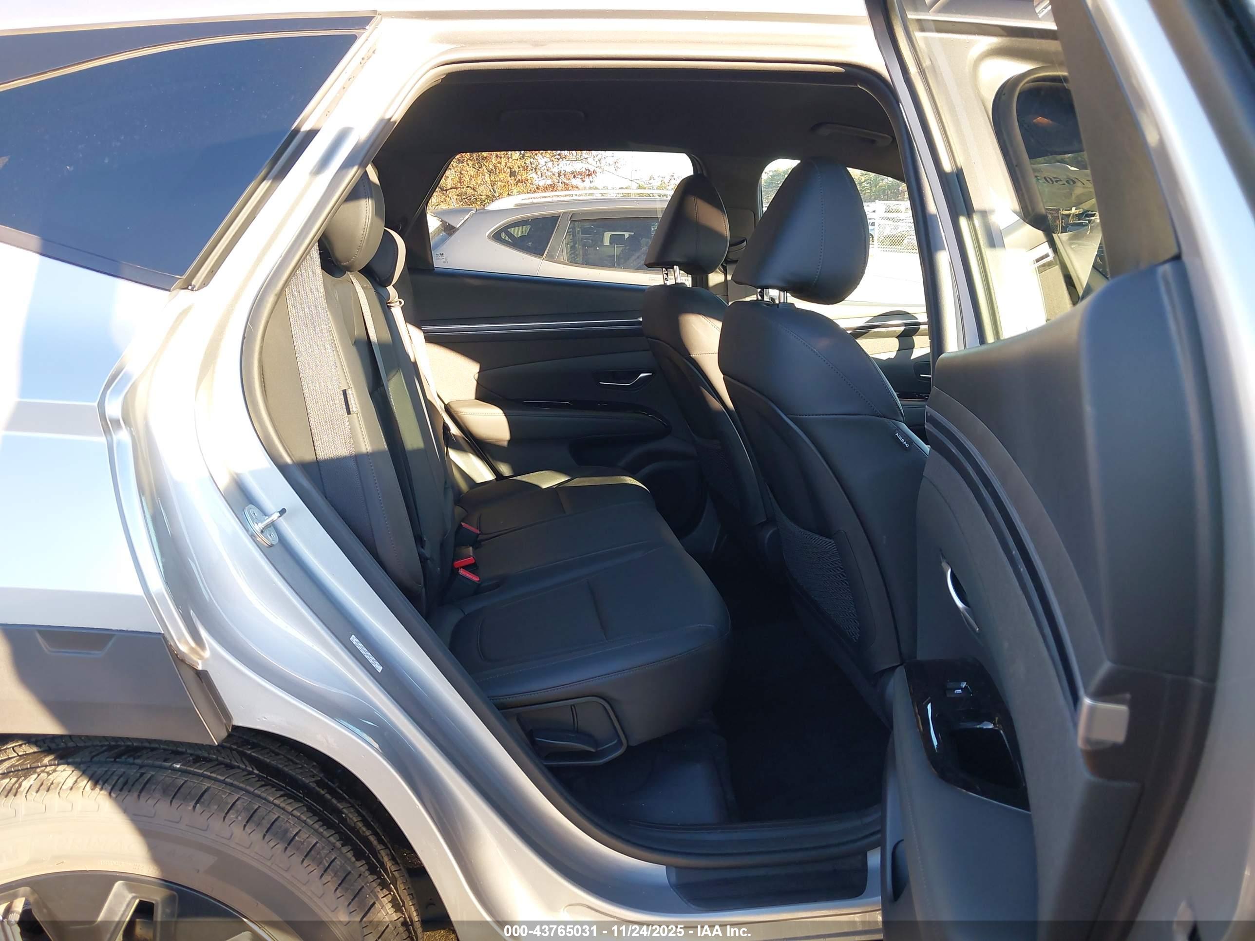 HYUNDAI TUCSON image 8