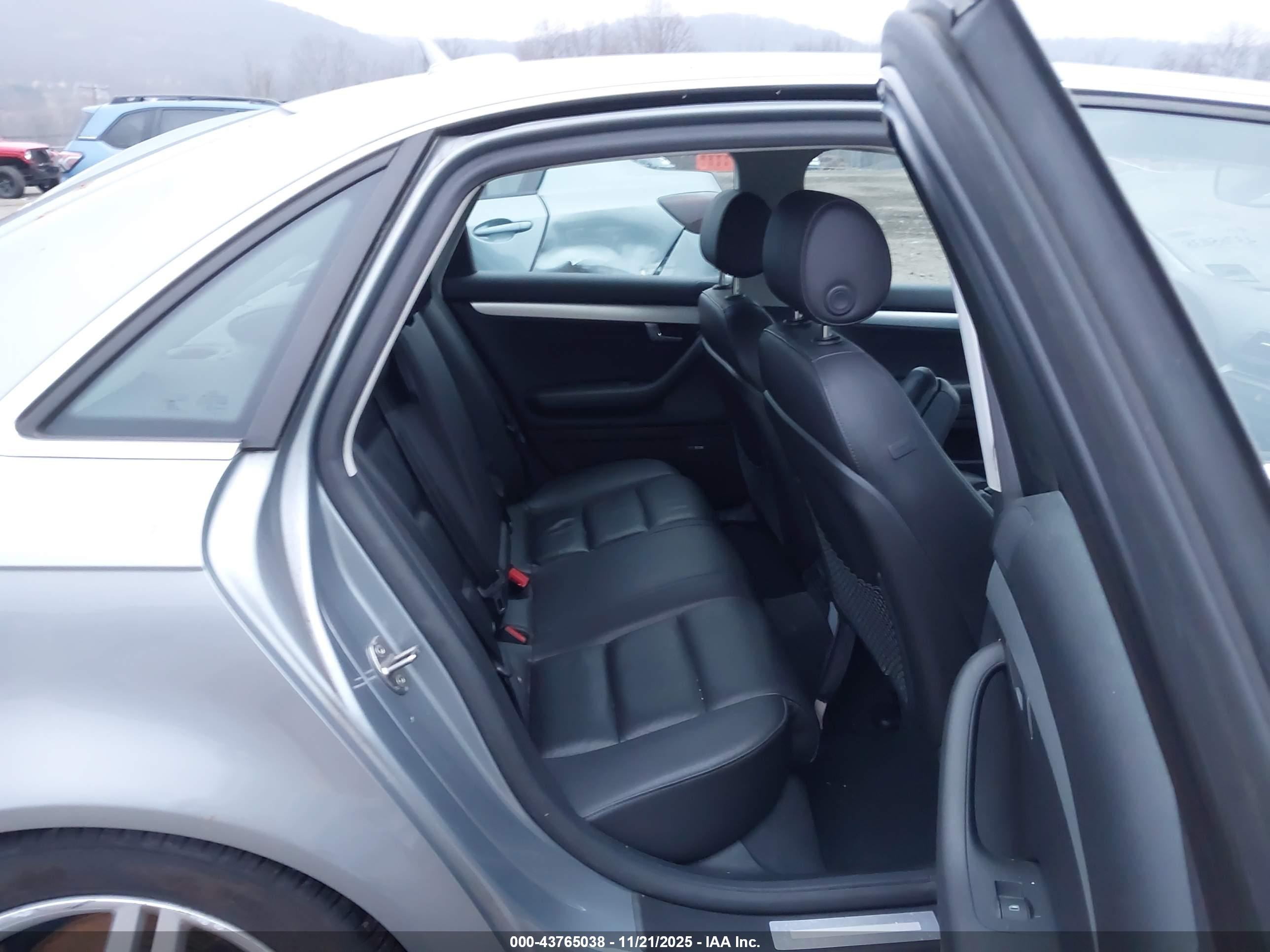 AUDI A4 image 8