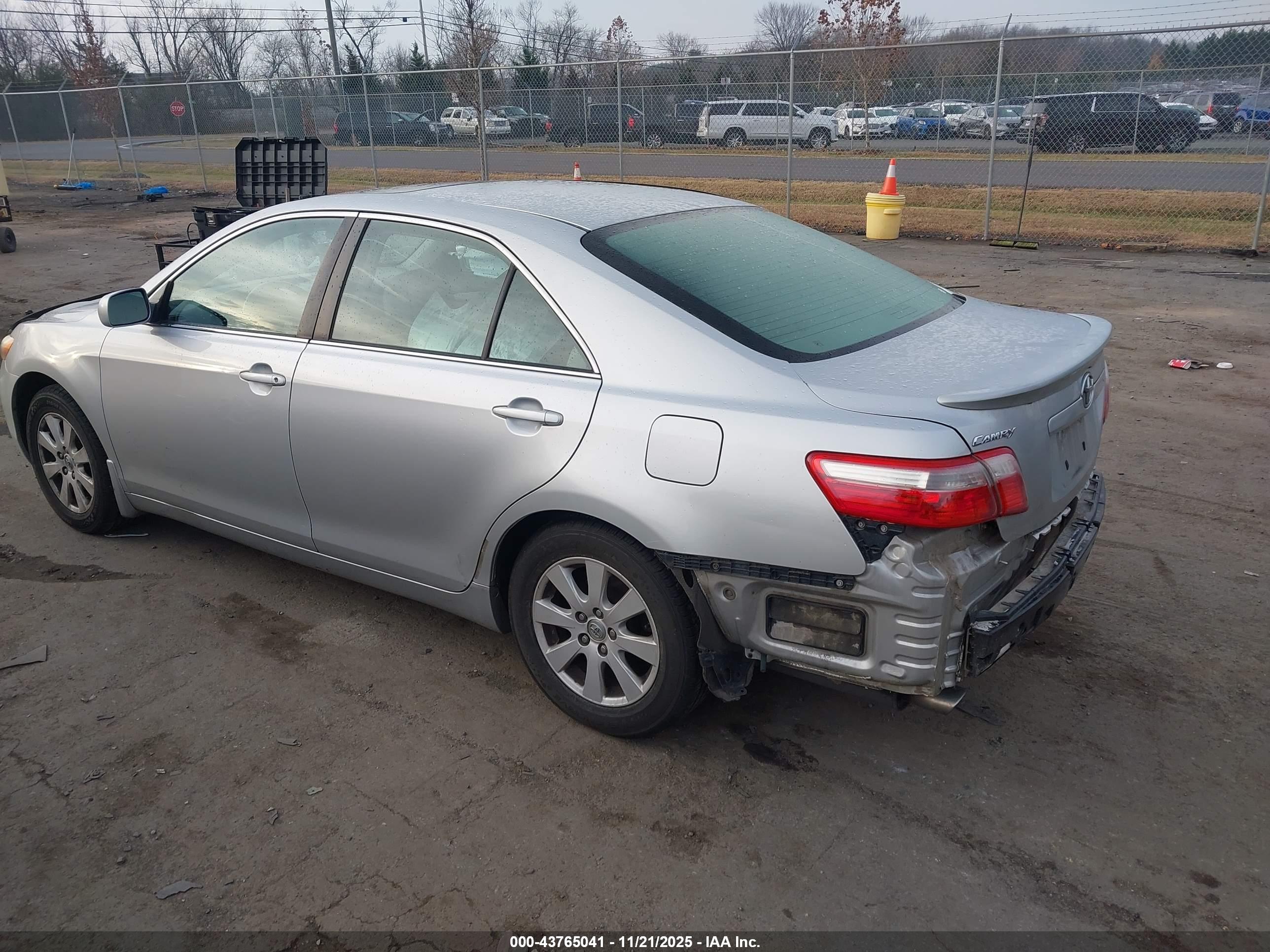 TOYOTA CAMRY image 3
