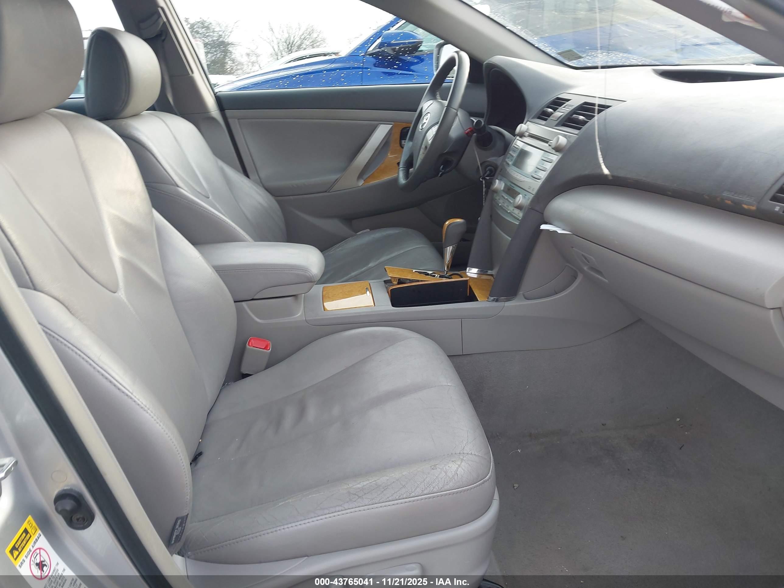 TOYOTA CAMRY image 5